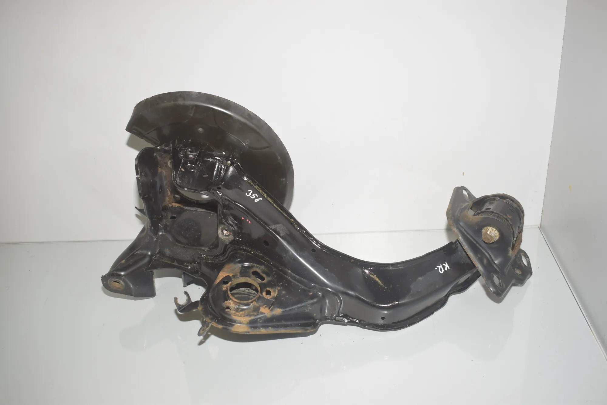 Rear Left Wheel Hub Spindle – OEM 6851579 · BMW 2 Gran Tourer (F46) 218 i 2015