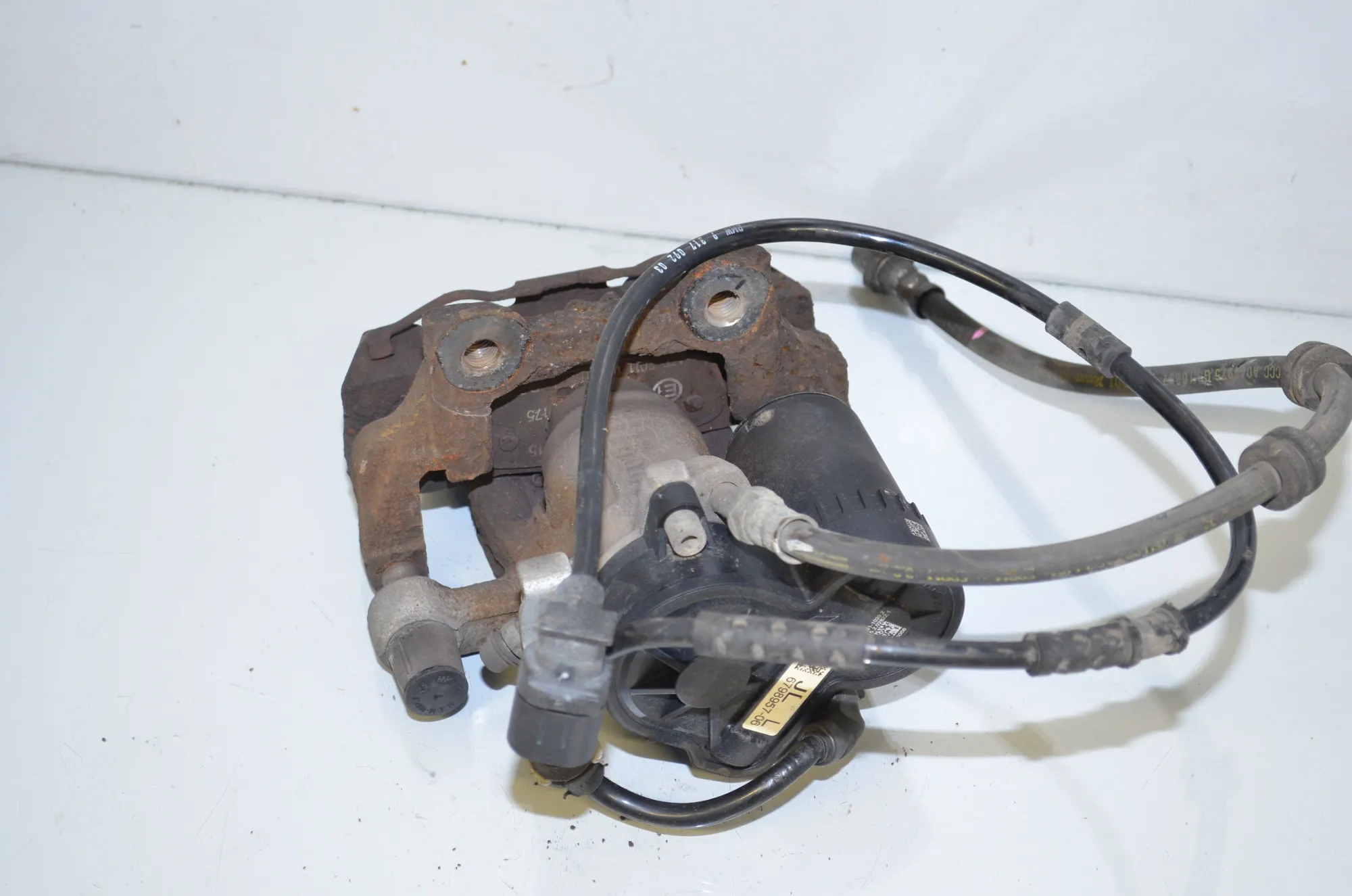 Rear Left Brake Caliper – OEM 6798957 · BMW 2 Gran Tourer (F46) 218 i 2015 – 4