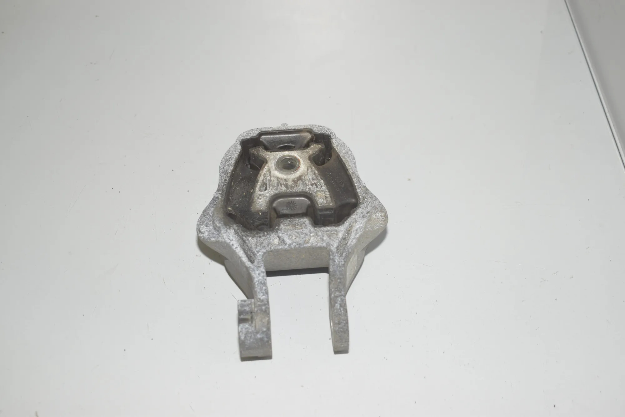 Right Side Engine Bracket – OEM 9423382 · BMW 2 Active Tourer (U06) (2021 - -) 218i 2023 – 3