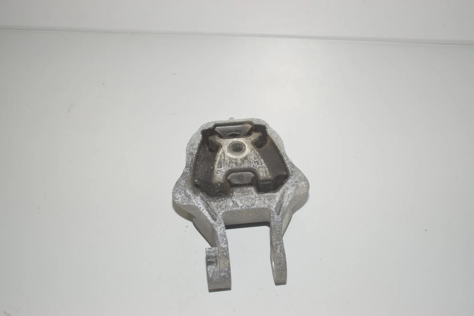 Right Side Engine Bracket – OEM 9423382 · BMW 2 Active Tourer (U06) (2021 - -) 218i 2023