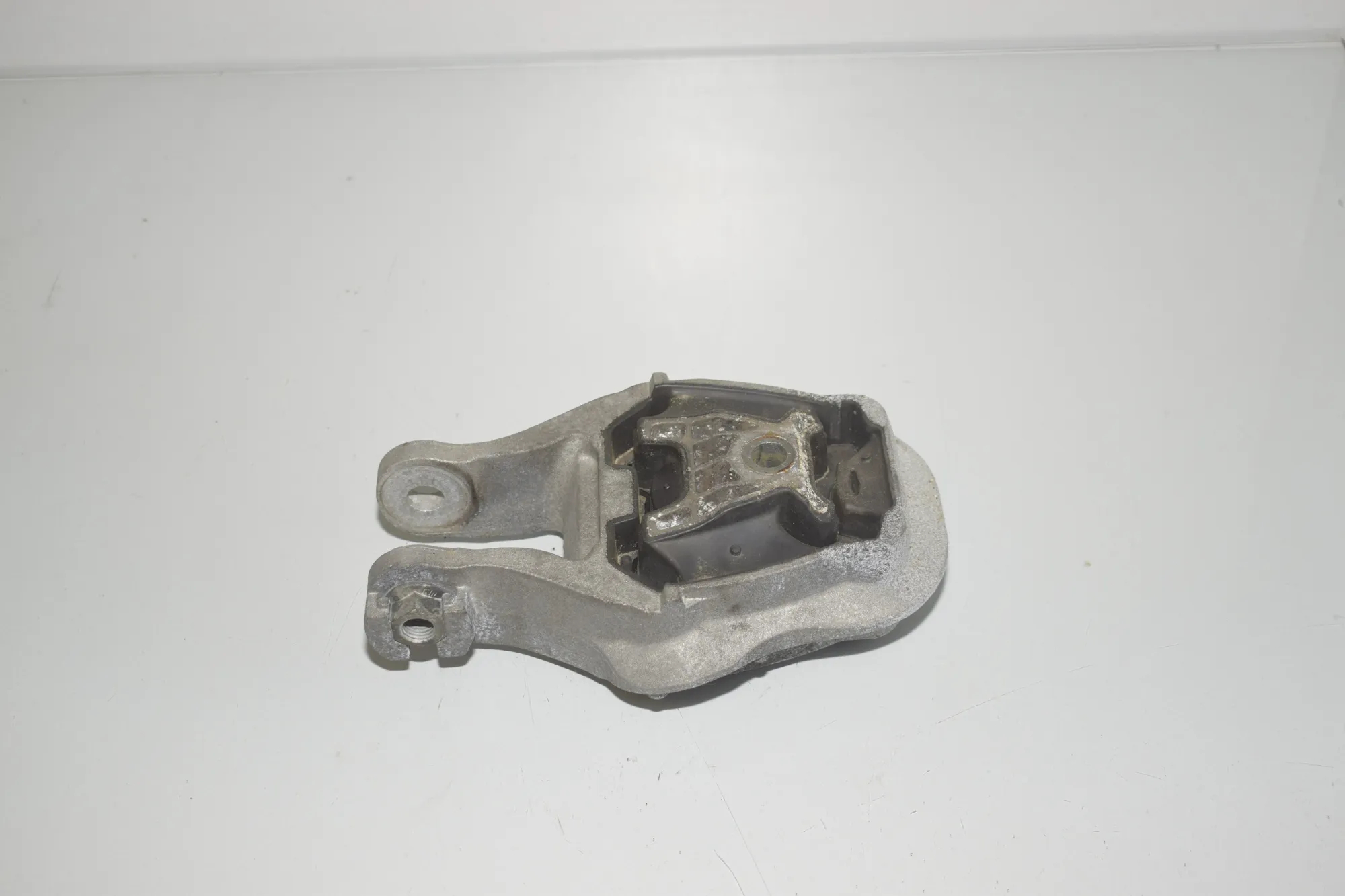 Right Side Engine Bracket – OEM 9423382 · BMW 2 Active Tourer (U06) (2021 - -) 218i 2023 – 2
