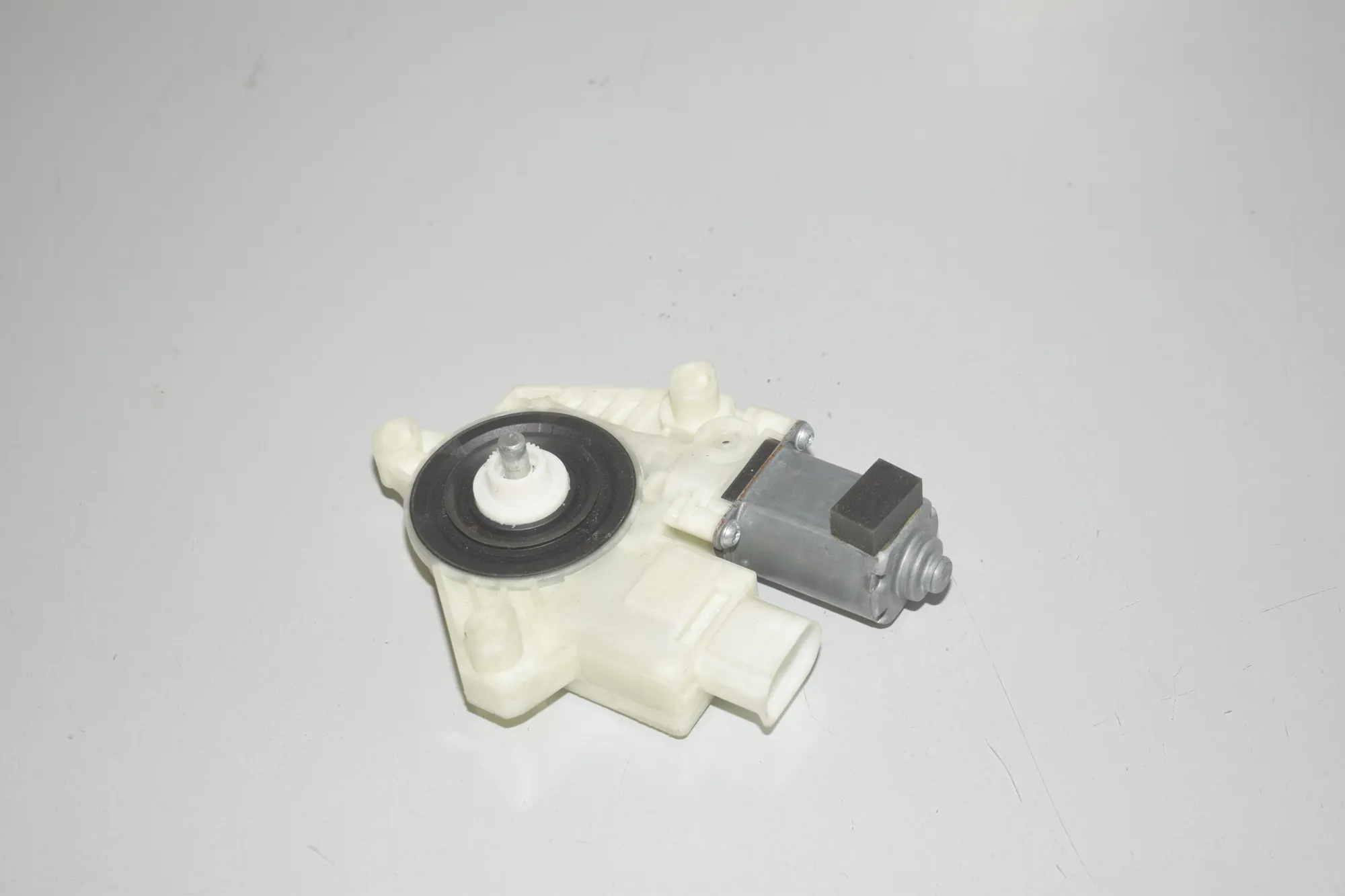 Front Right Door Window Control Motor – OEM 7455082 · BMW 7 (G11, G12) 730 d 2016 – 3