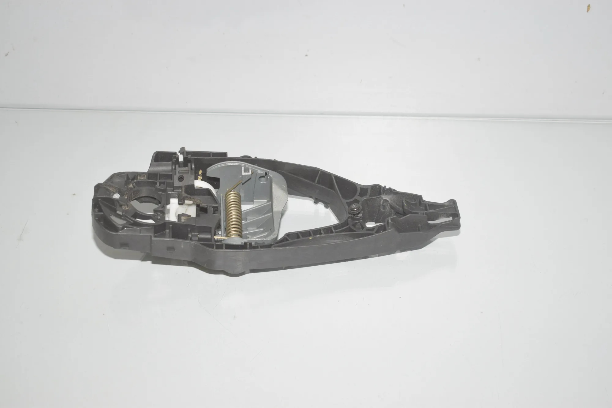 Rear Left Door Interior Handle Frame – OEM 7377241 · BMW 7 (G11, G12) 730 d 2016