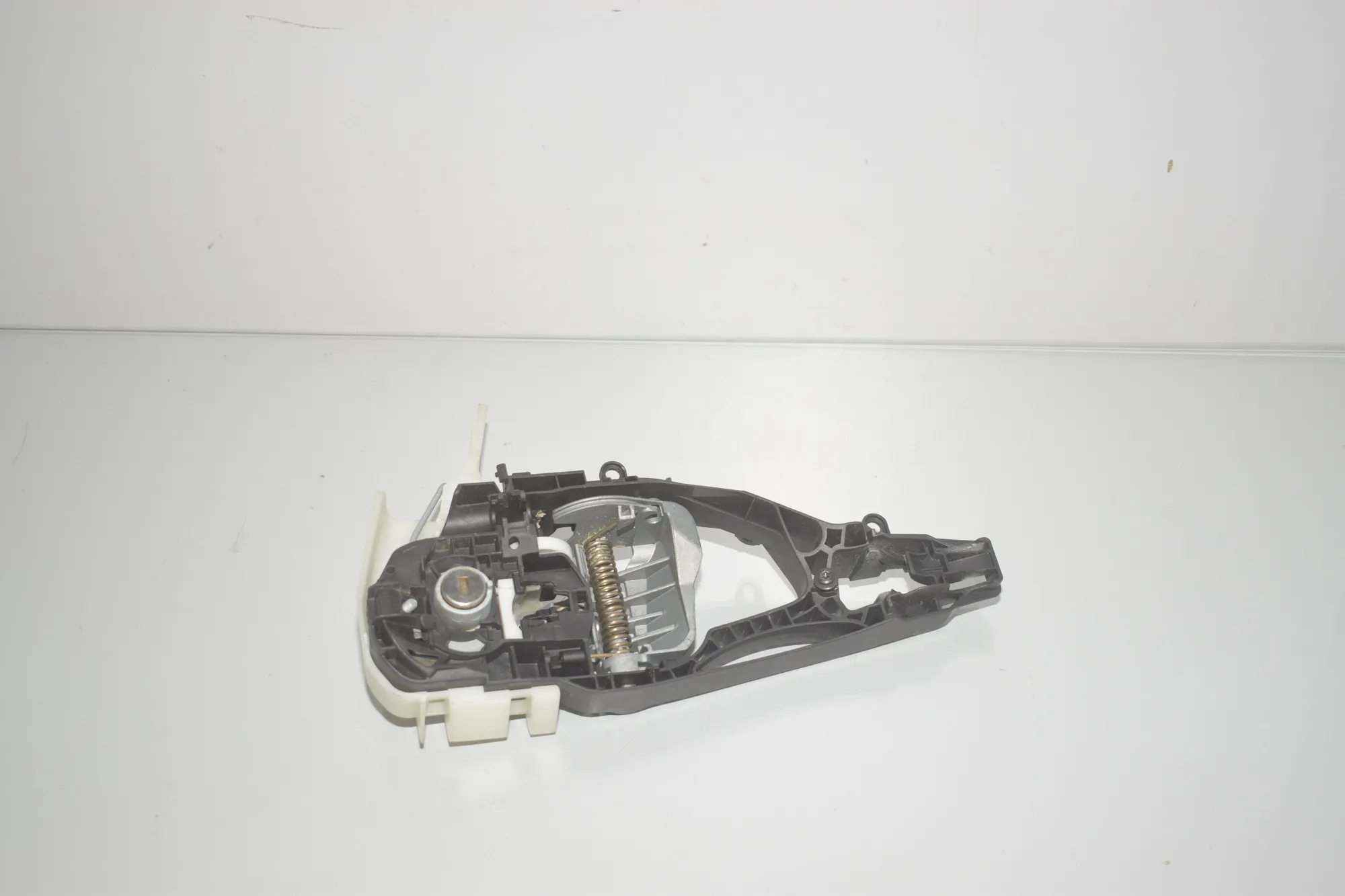 Front Left Door Interior Handle Frame – OEM 7377241 · BMW 7 (G11, G12) 730 d 2016