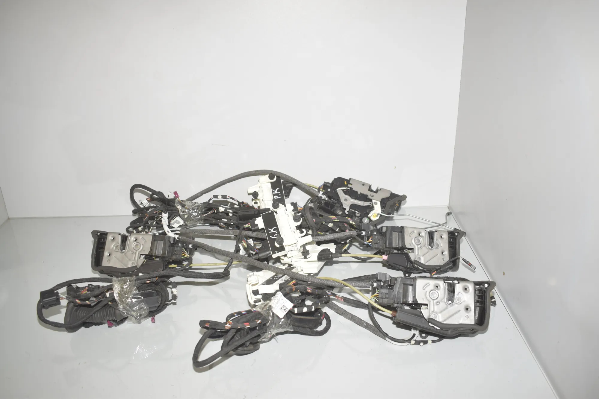 Door Locks Soft Close Kit – OEM 2581896 · BMW 7 (G11, G12) 730 d 2016 – 3