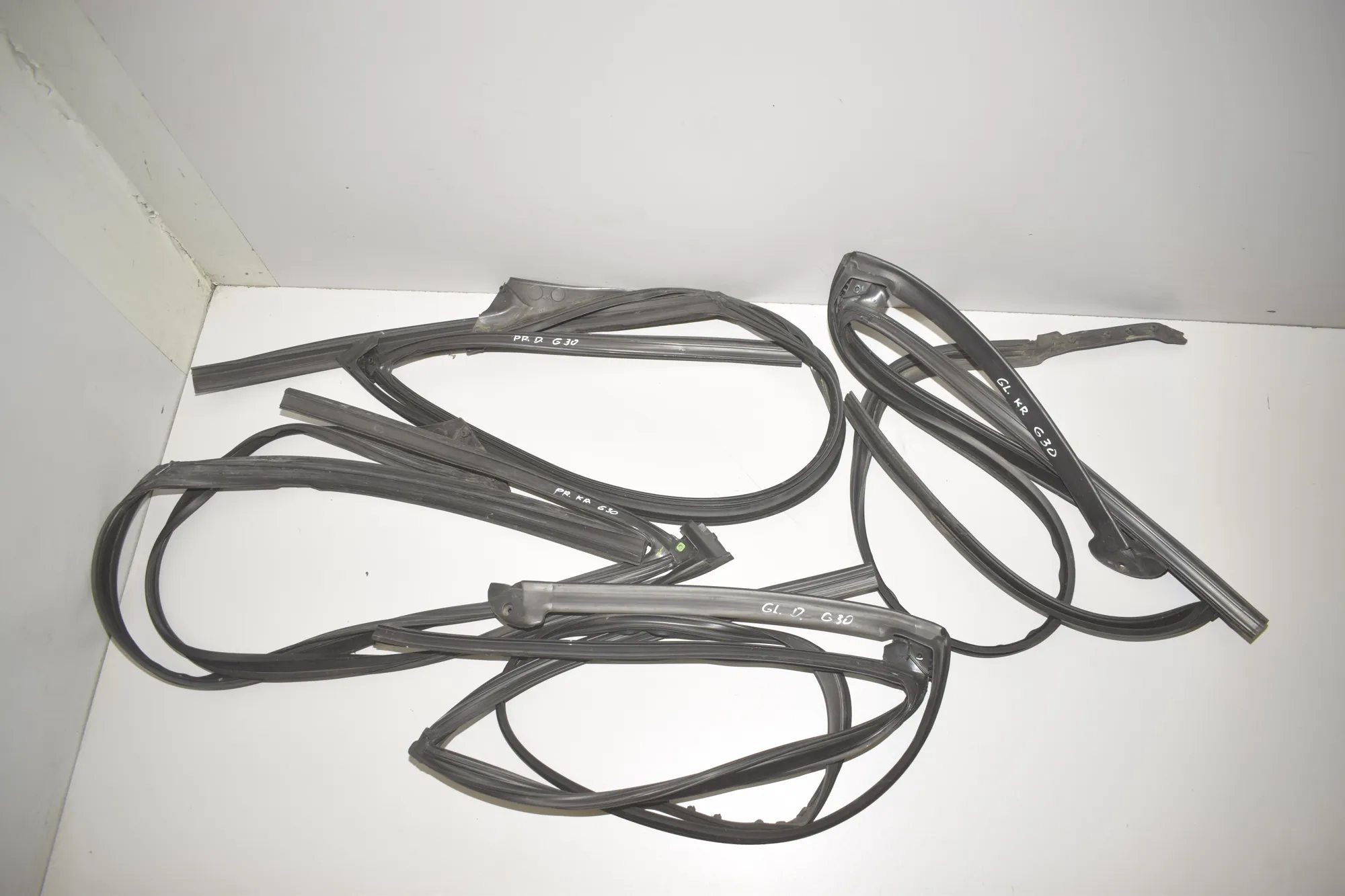 Front Right Door Rubber Seal – OEM 7336963 · BMW 5 (G30) (2016 - -) M 550 i xDrive 2017 – 4