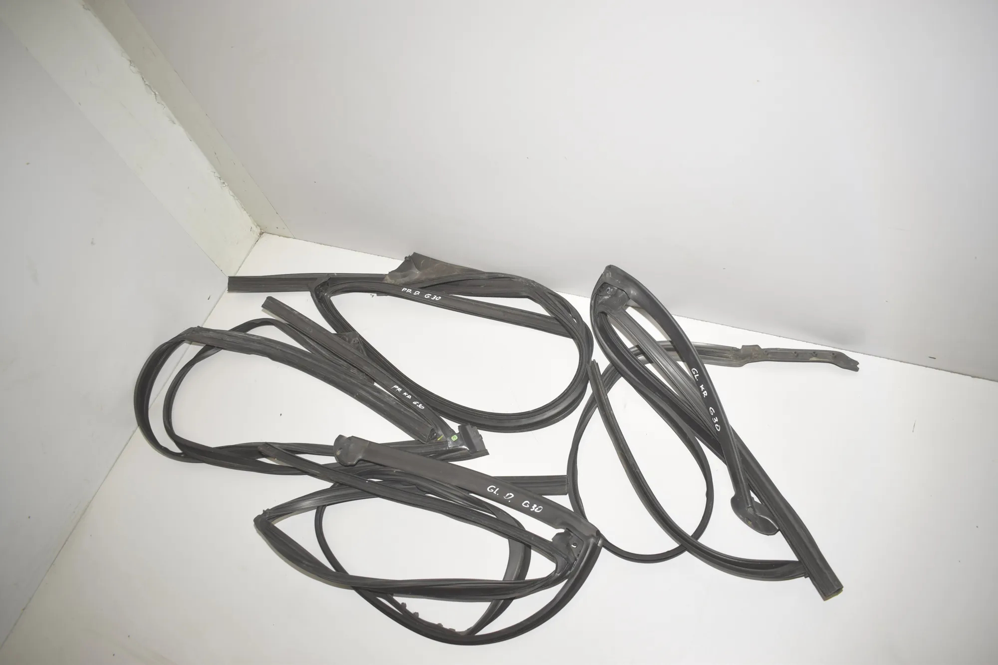 Front Right Door Rubber Seal – OEM 7336963 · BMW 5 (G30) (2016 - -) M 550 i xDrive 2017 – 3