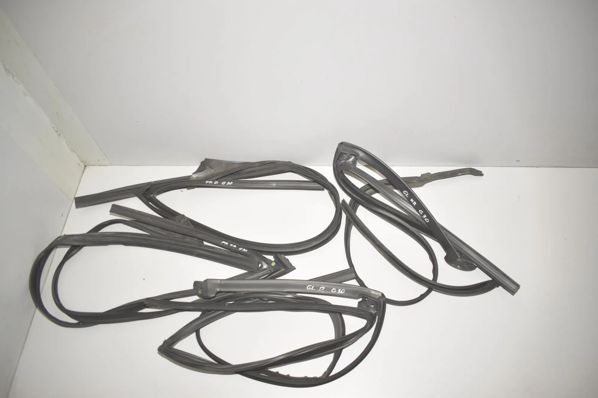 Front Right Door Rubber Seal – OEM 7336963 · BMW 5 (G30) (2016 - -) M 550 i xDrive 2017 – 2