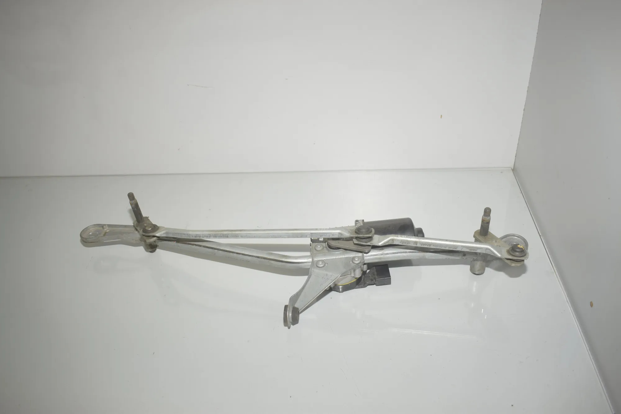Front Windshield Wiper Mechanism – OEM 7726000 · BMW 5 (G30) (2016 - -) M 550 i xDrive 2017
