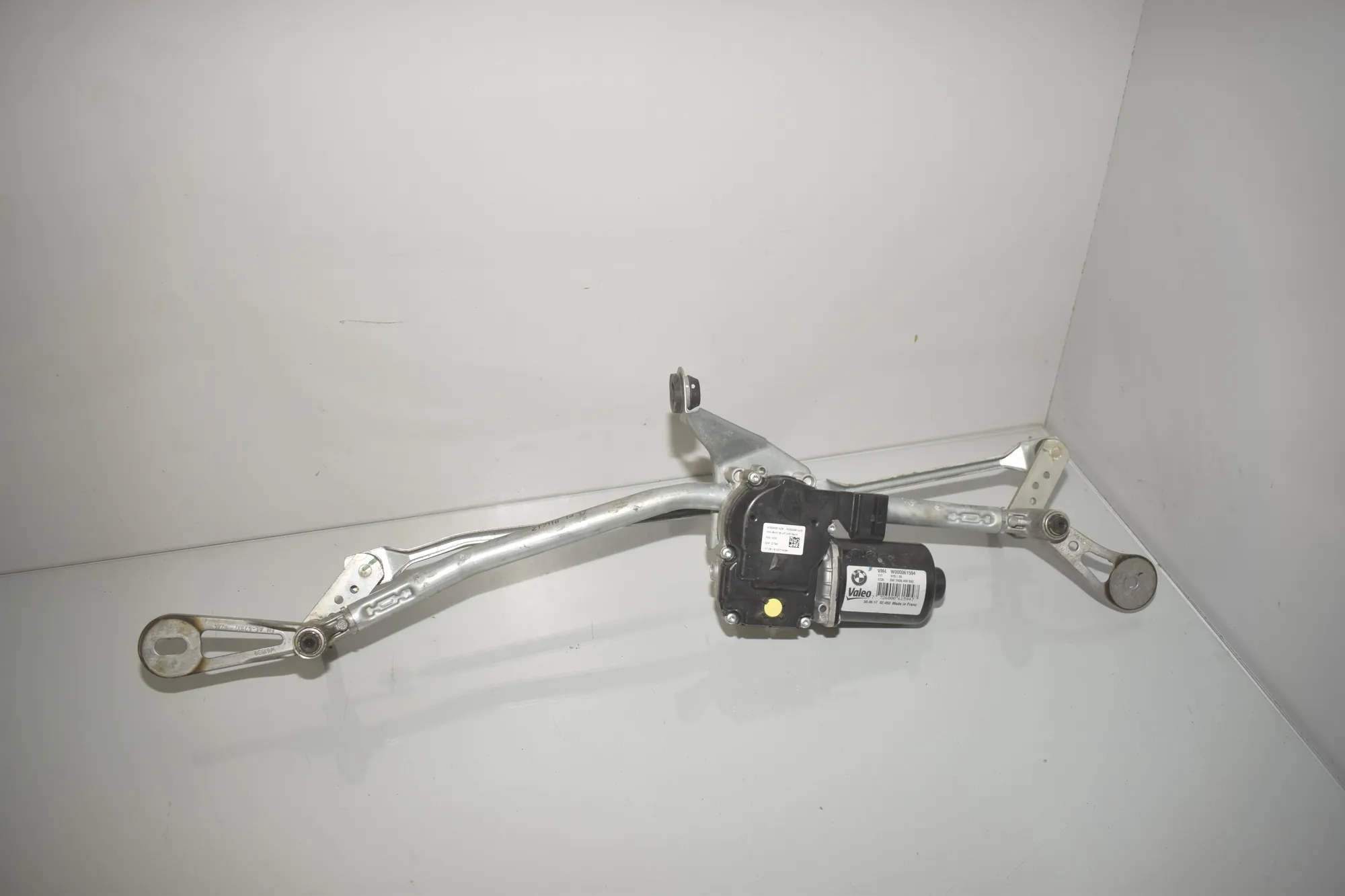 Front Windshield Wiper Mechanism – OEM 7726000 · BMW 5 (G30) (2016 - -) M 550 i xDrive 2017 – 2