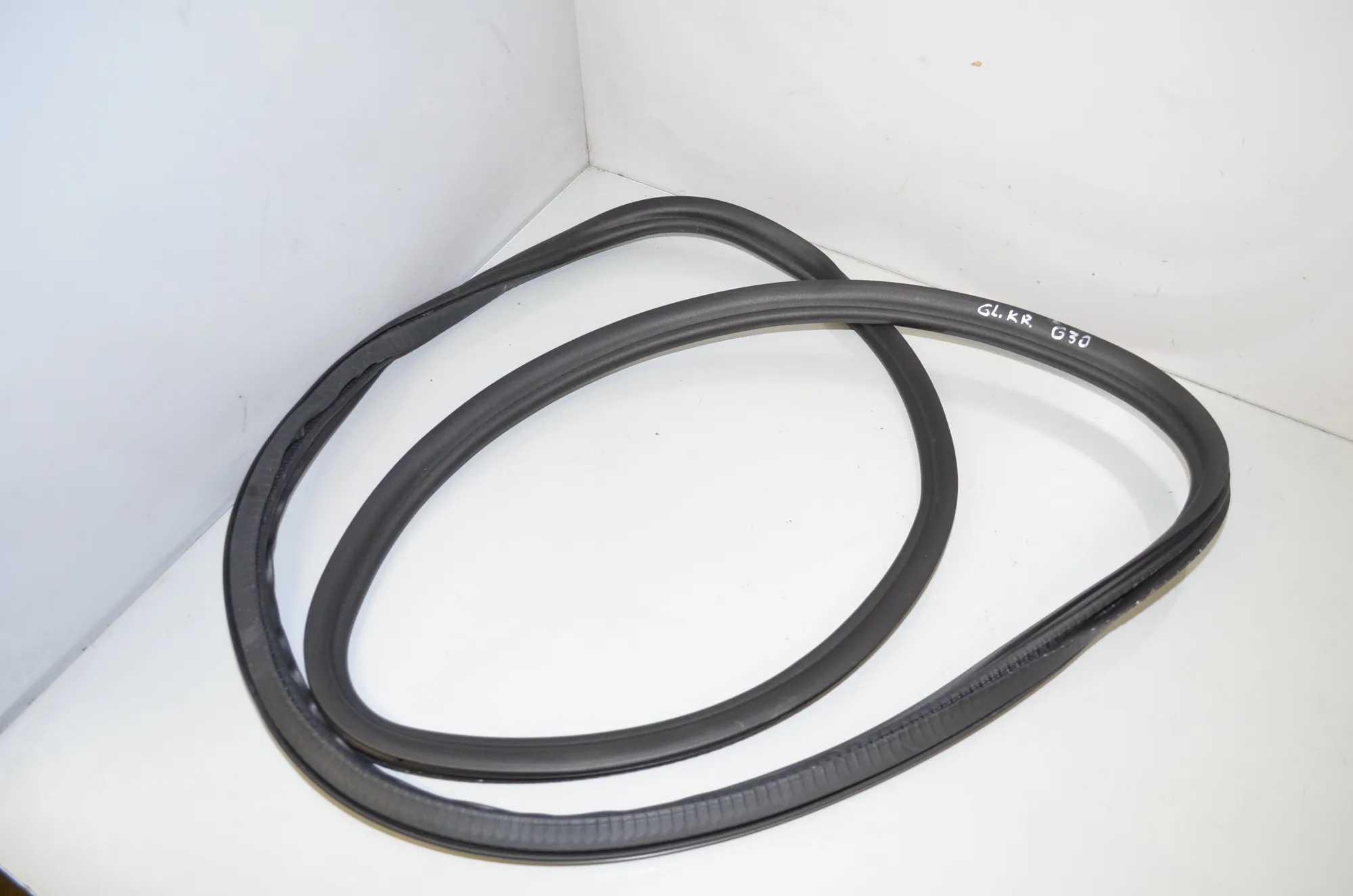 Rear Right Door Seal Rubber – OEM 7468732 · BMW 5 (G30) (2016 - -) M 550 i xDrive 2017 – 2