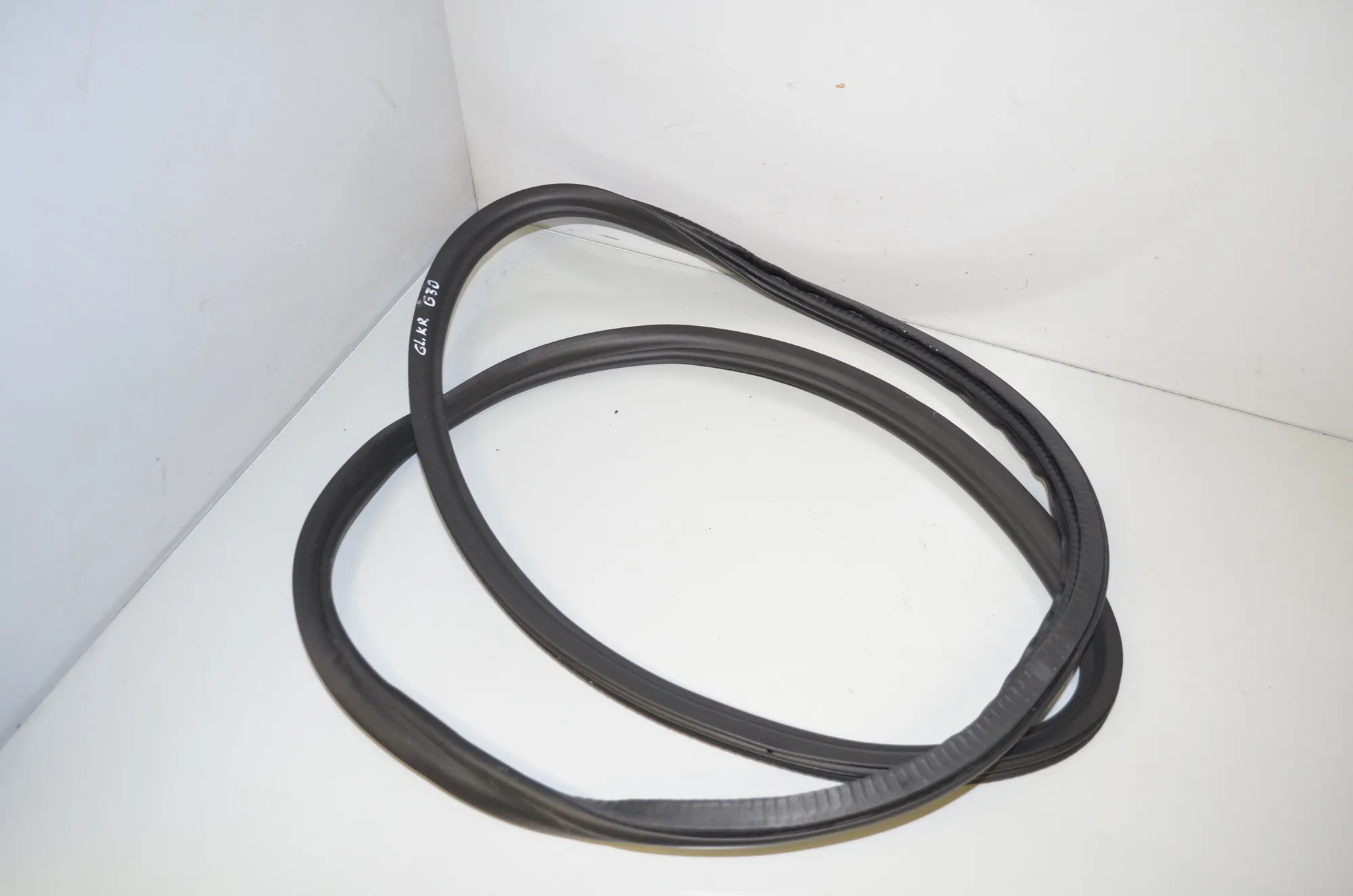 Rear Right Door Seal Rubber – OEM 7468732 · BMW 5 (G30) (2016 - -) M 550 i xDrive 2017