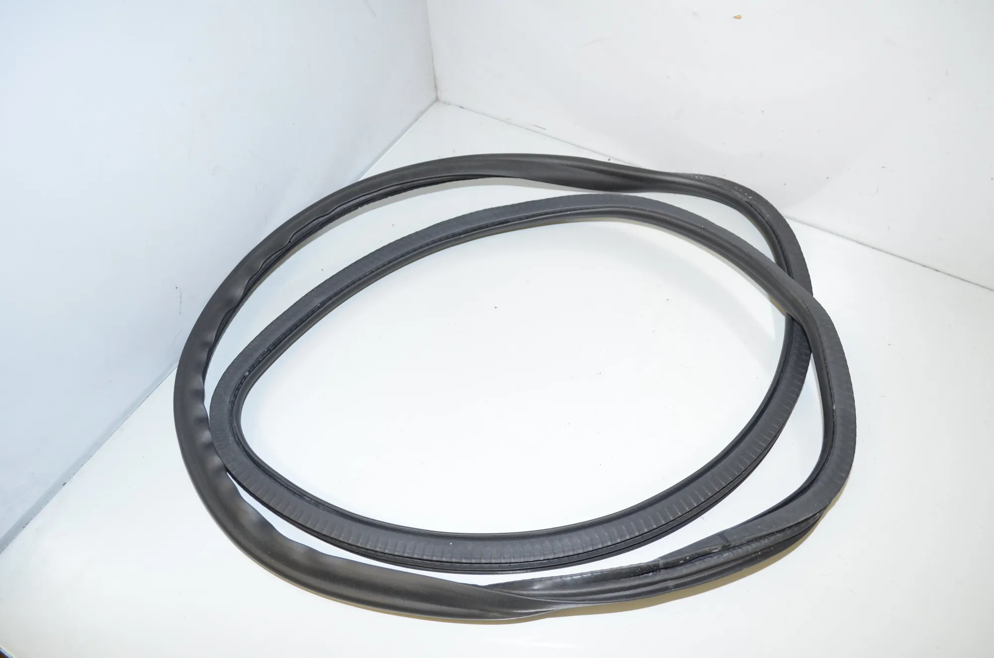 Rear Right Door Seal Rubber – OEM 7468732 · BMW 5 (G30) (2016 - -) M 550 i xDrive 2017 – 3