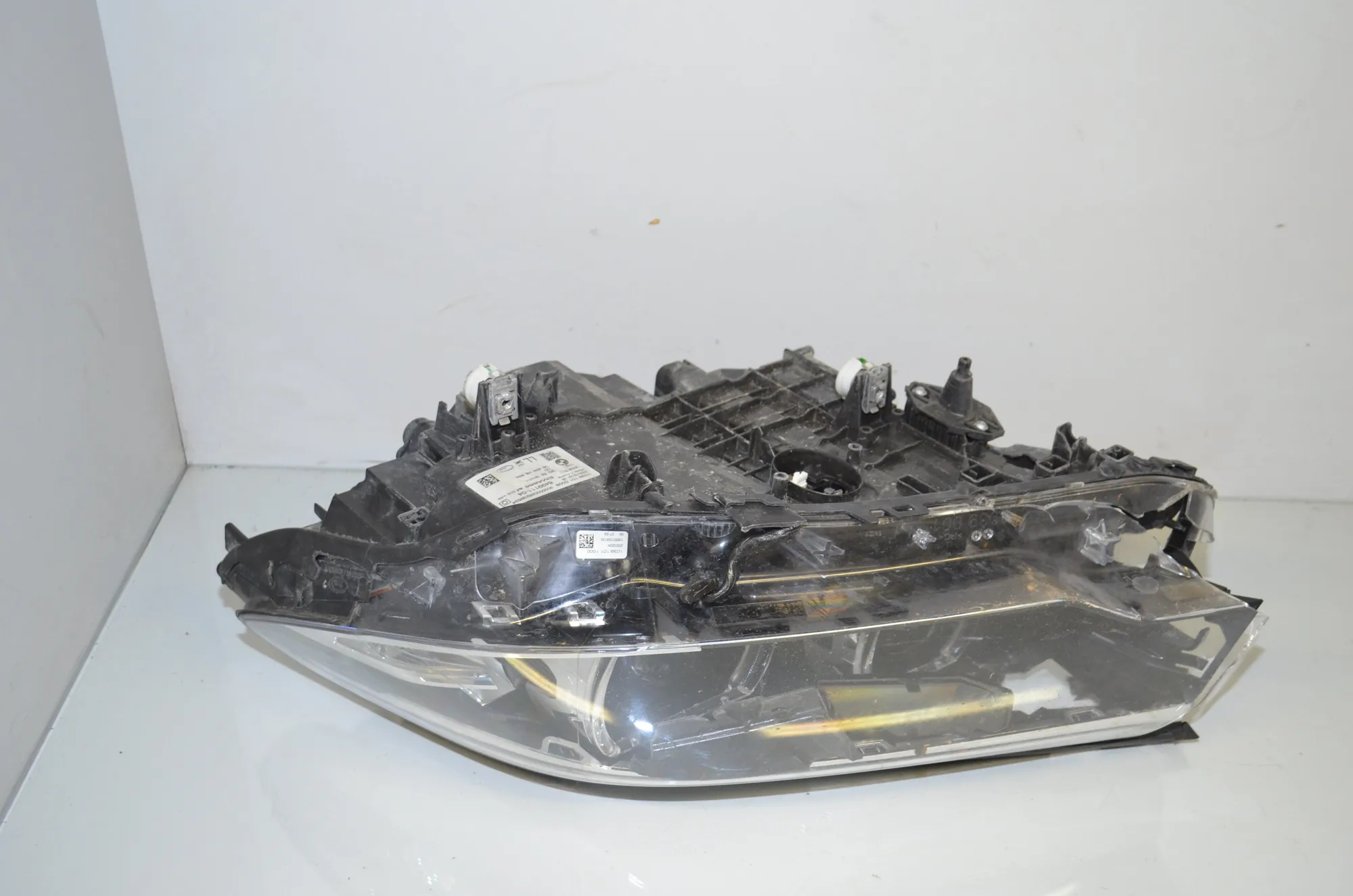 Front Left Headlight – OEM 8499111 · BMW 5 (G30) (2016 - -) M 550 i xDrive 2017 – 6
