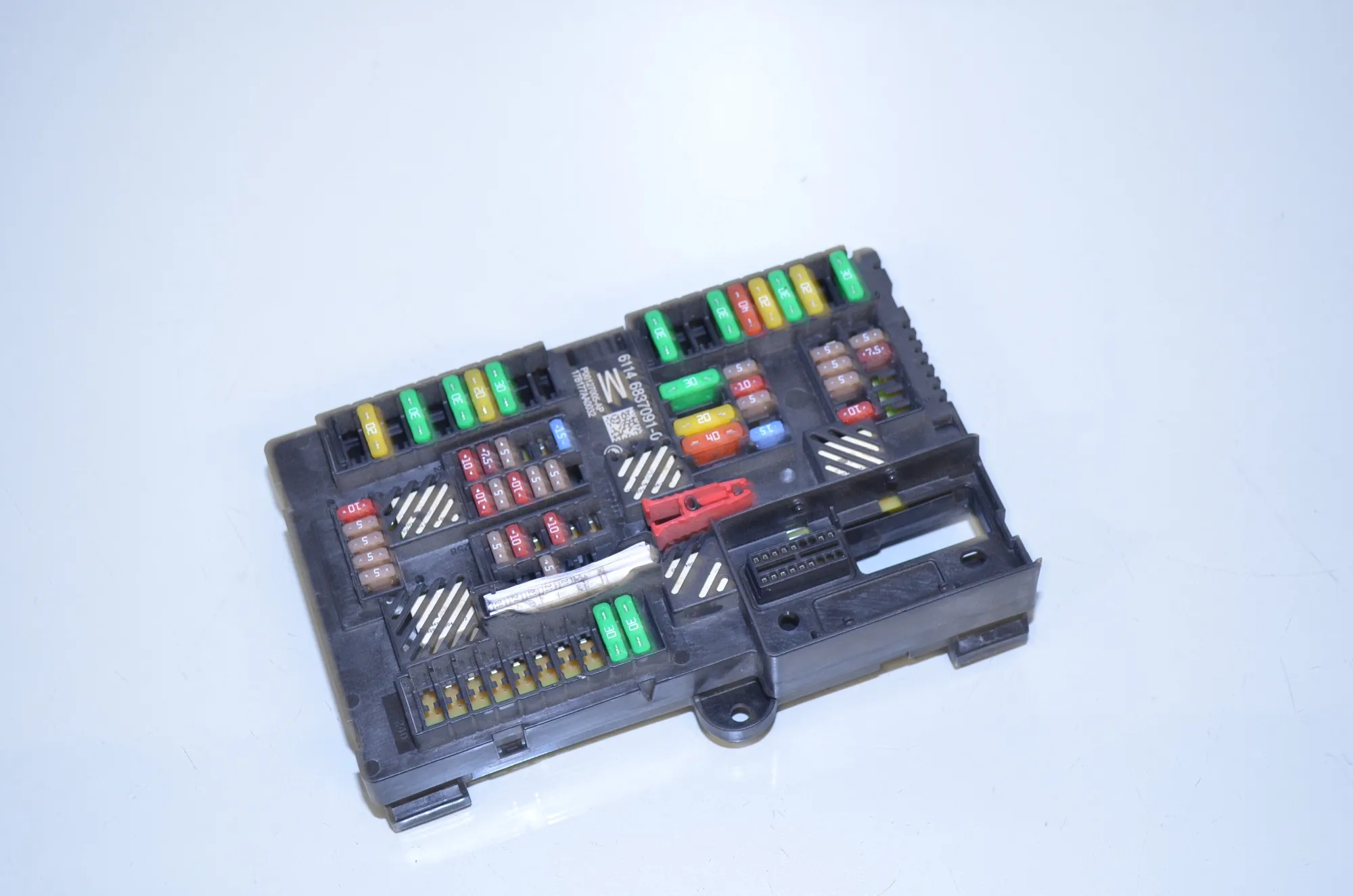 Fuse Box – OEM 6837091 · BMW 5 (G30) (2016 - -) M 550 i xDrive 2017 – 2