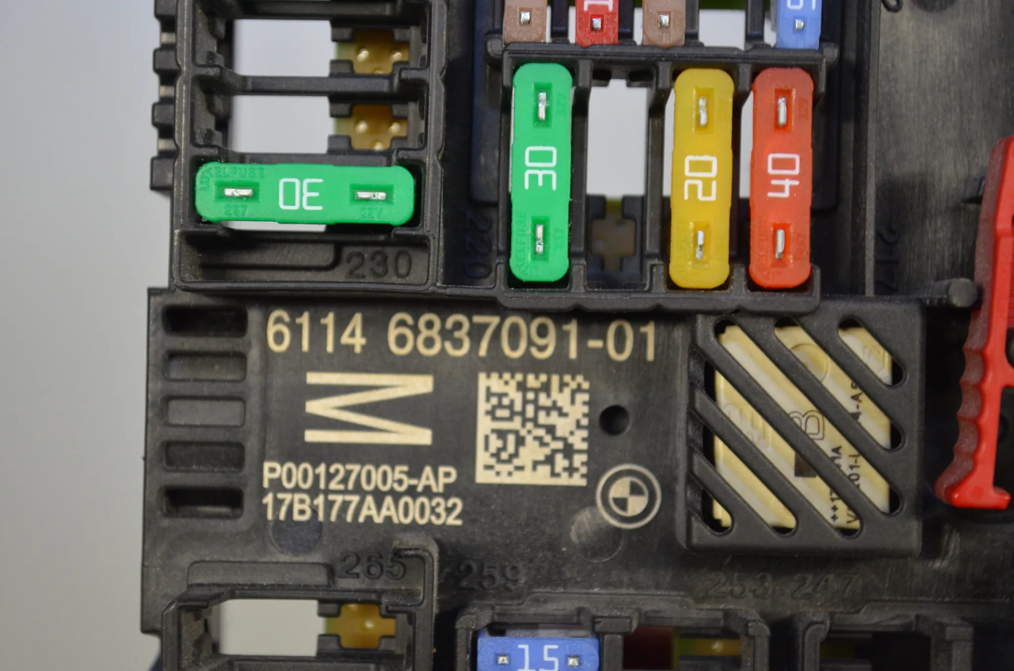 Fuse Box – OEM 6837091 · BMW 5 (G30) (2016 - -) M 550 i xDrive 2017 – 4