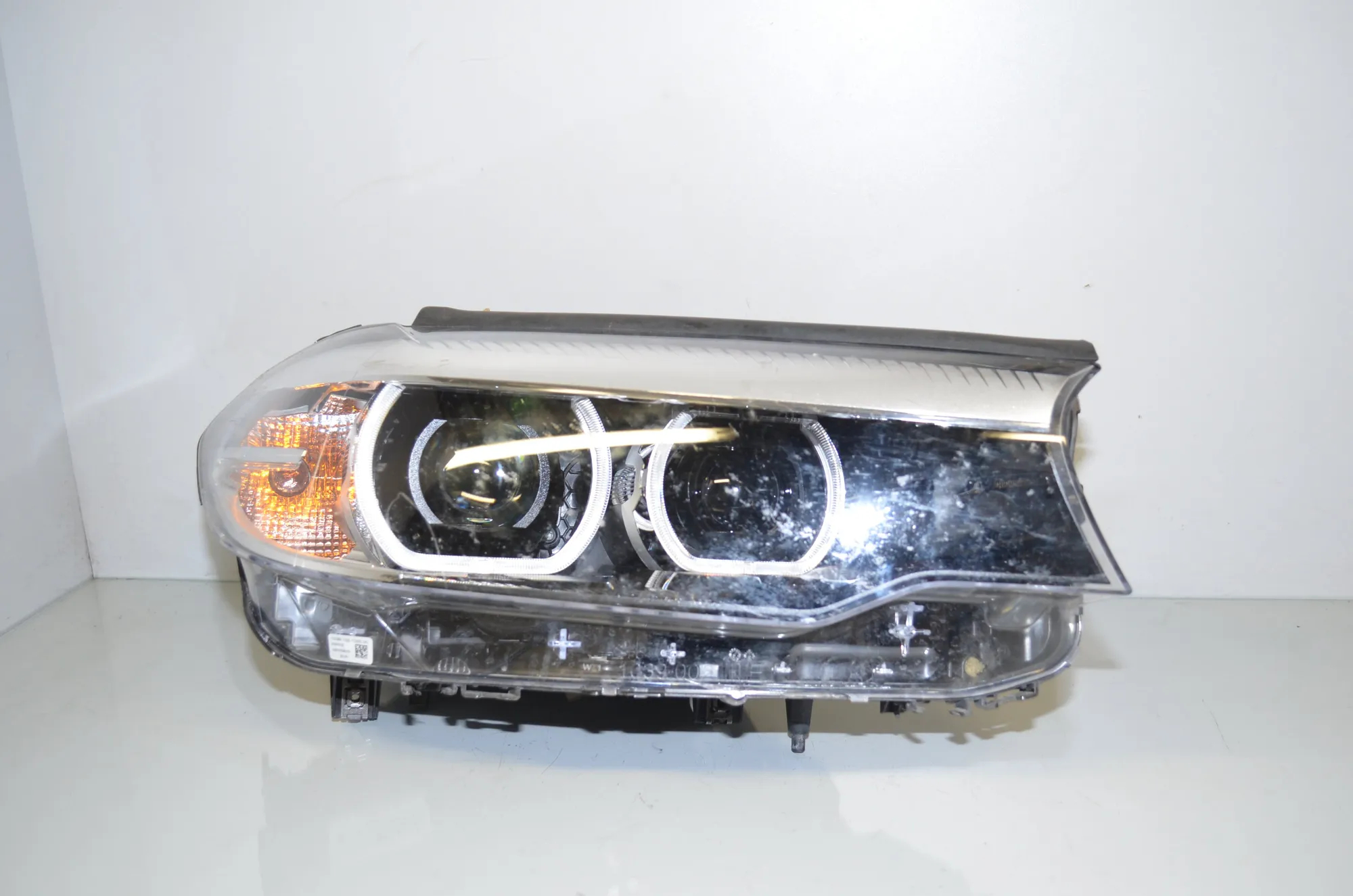 Front Right Headlight – OEM 7214952 · BMW 5 (G30) (2016 - -) M 550 i xDrive 2017 – 2