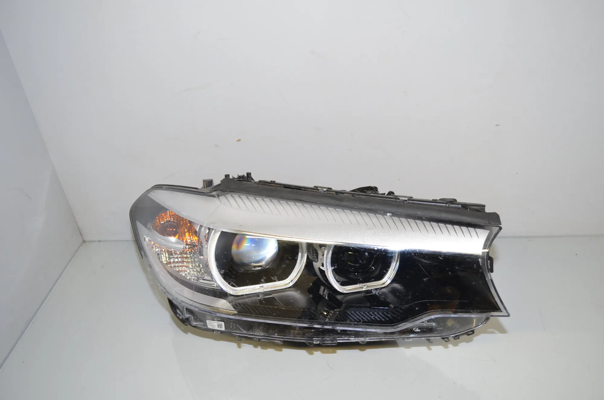 Front Right Headlight – OEM 7214952 · BMW 5 (G30) (2016 - -) M 550 i xDrive 2017