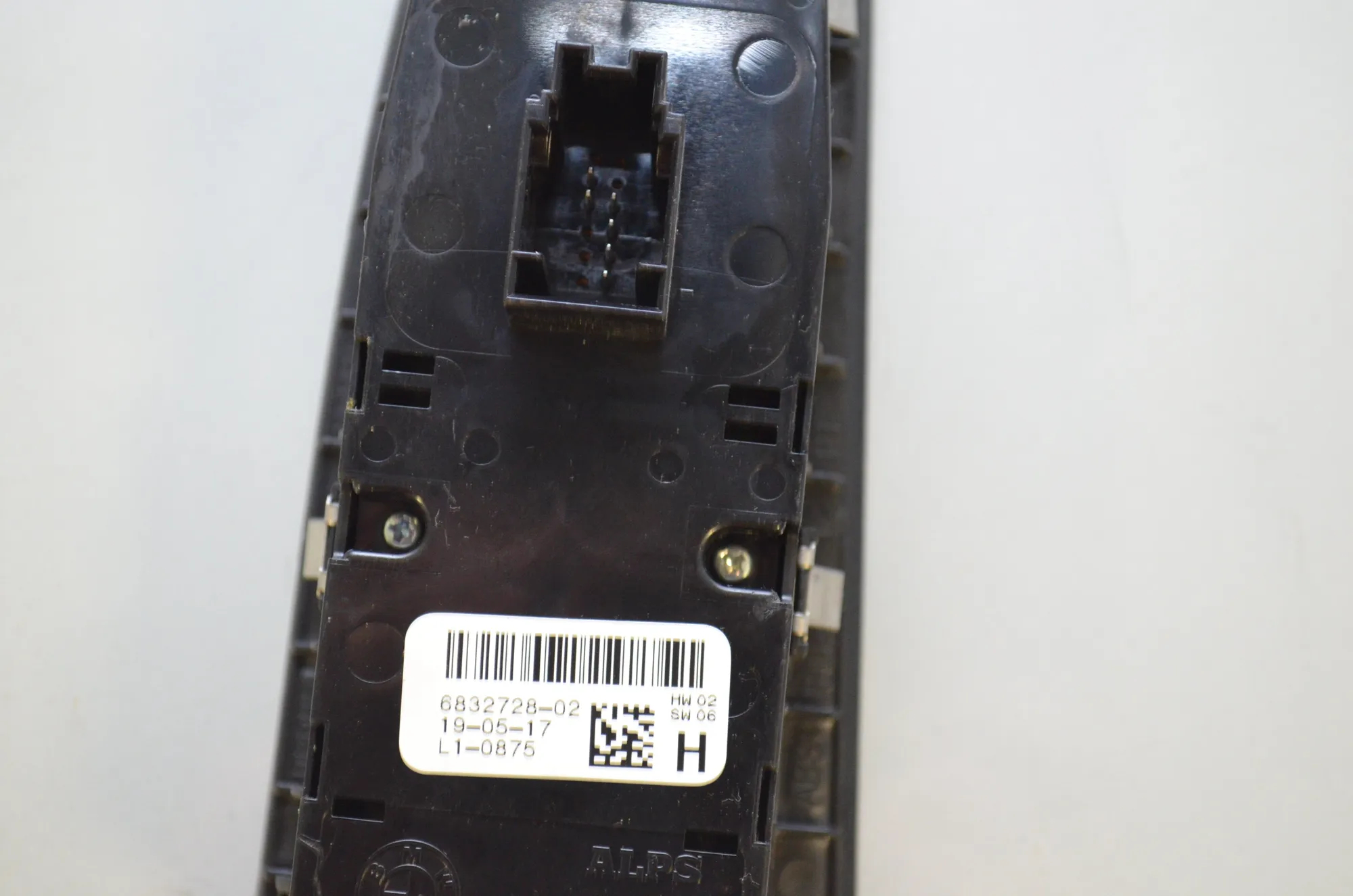 Front Left Door Window Switch – OEM 6832728 · BMW 5 (G30) (2016 - -) M 550 i xDrive 2017 – 4