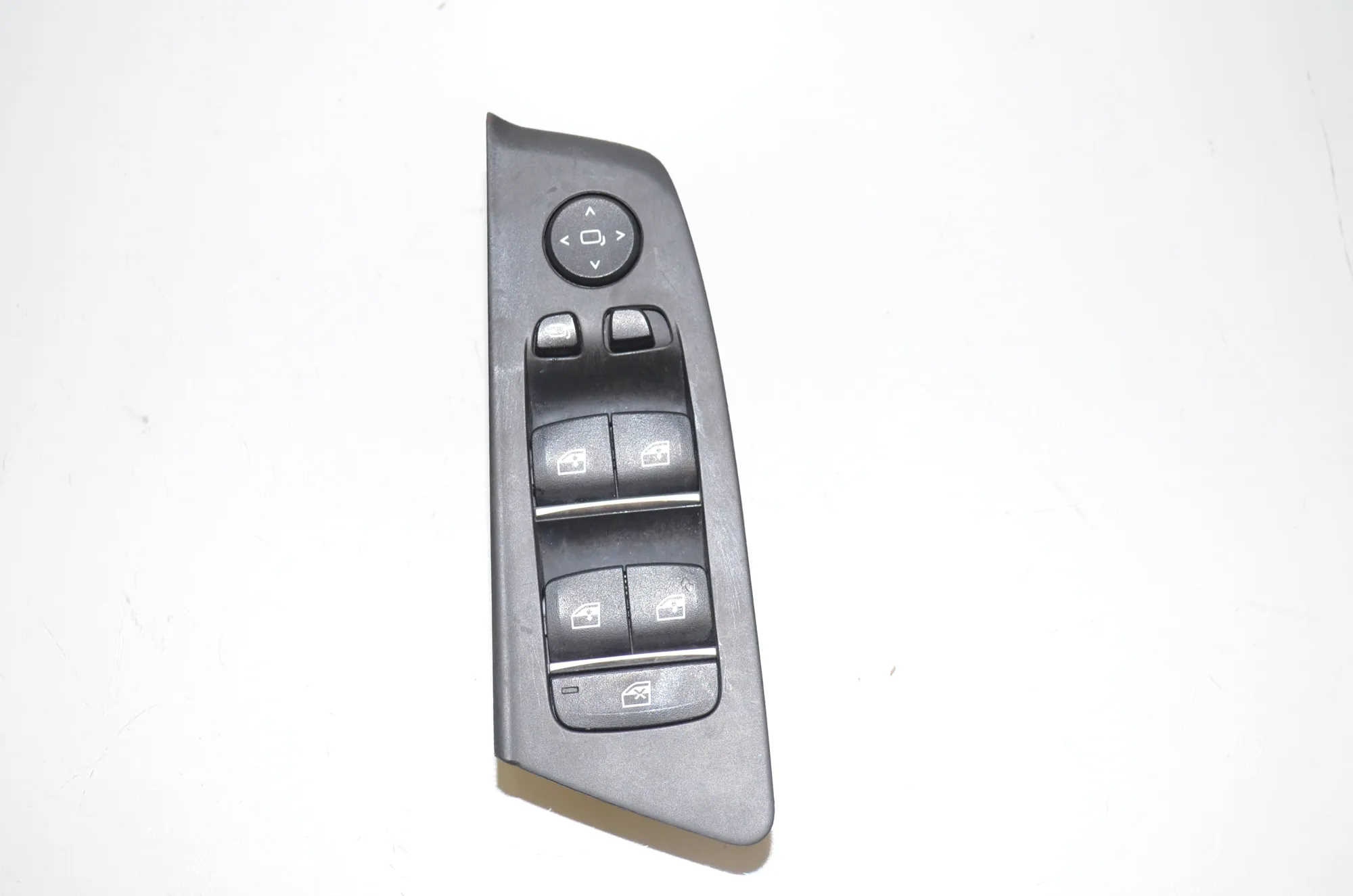 Front Left Door Window Switch – OEM 6832728 · BMW 5 (G30) (2016 - -) M 550 i xDrive 2017