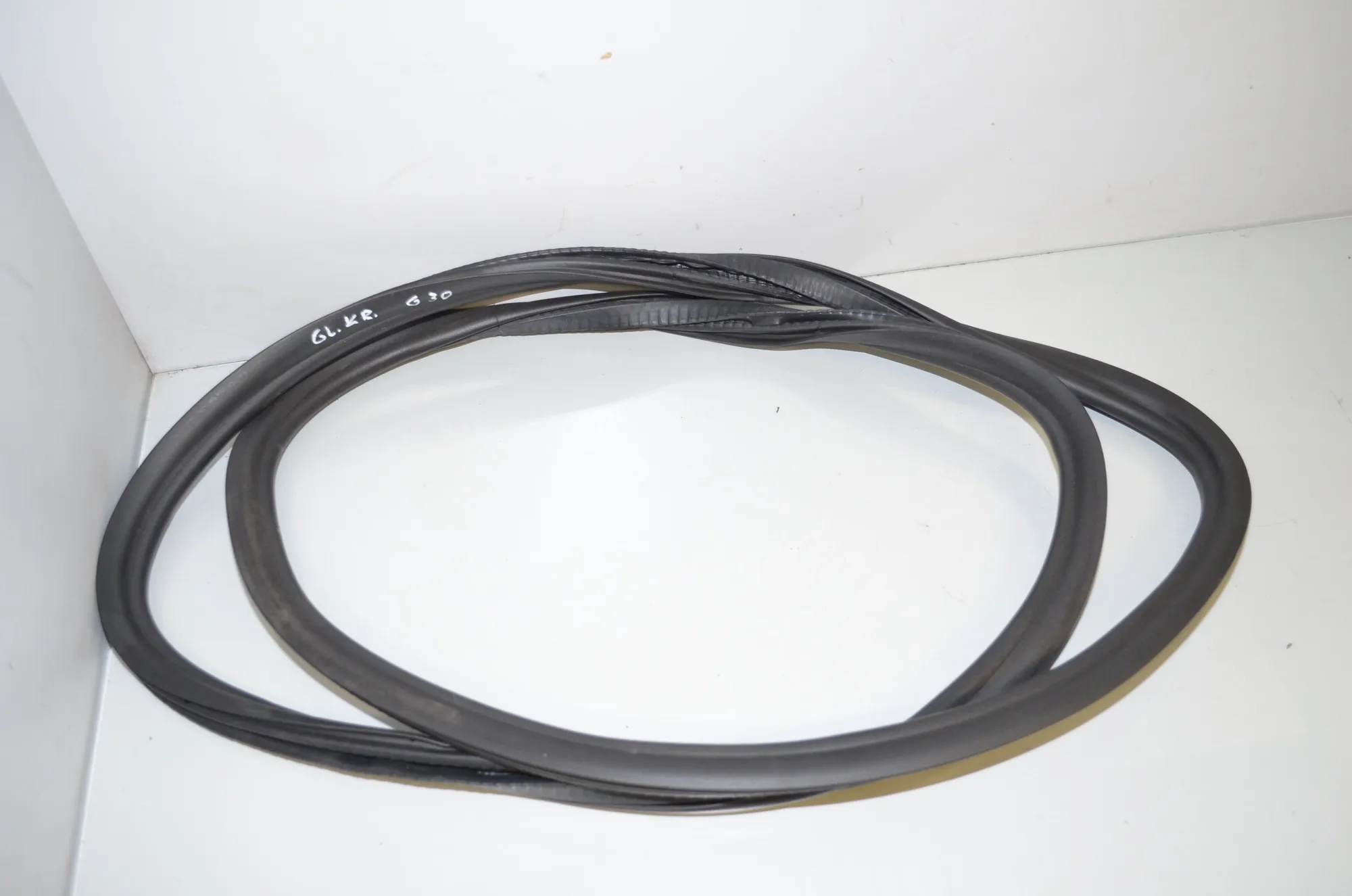 Rear Left Door Seal Rubber – OEM 7468732 · BMW 5 (G30) (2016 - -) M 550 i xDrive 2017
