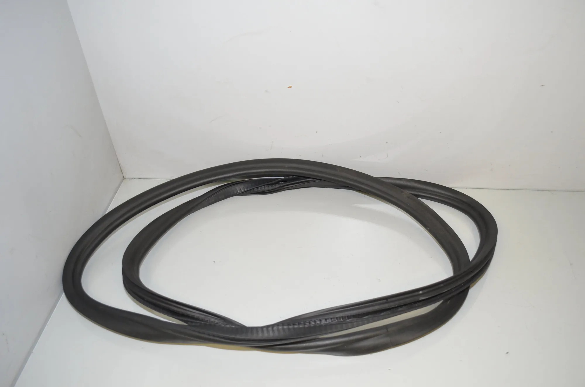 Rear Left Door Seal Rubber – OEM 7468732 · BMW 5 (G30) (2016 - -) M 550 i xDrive 2017 – 2