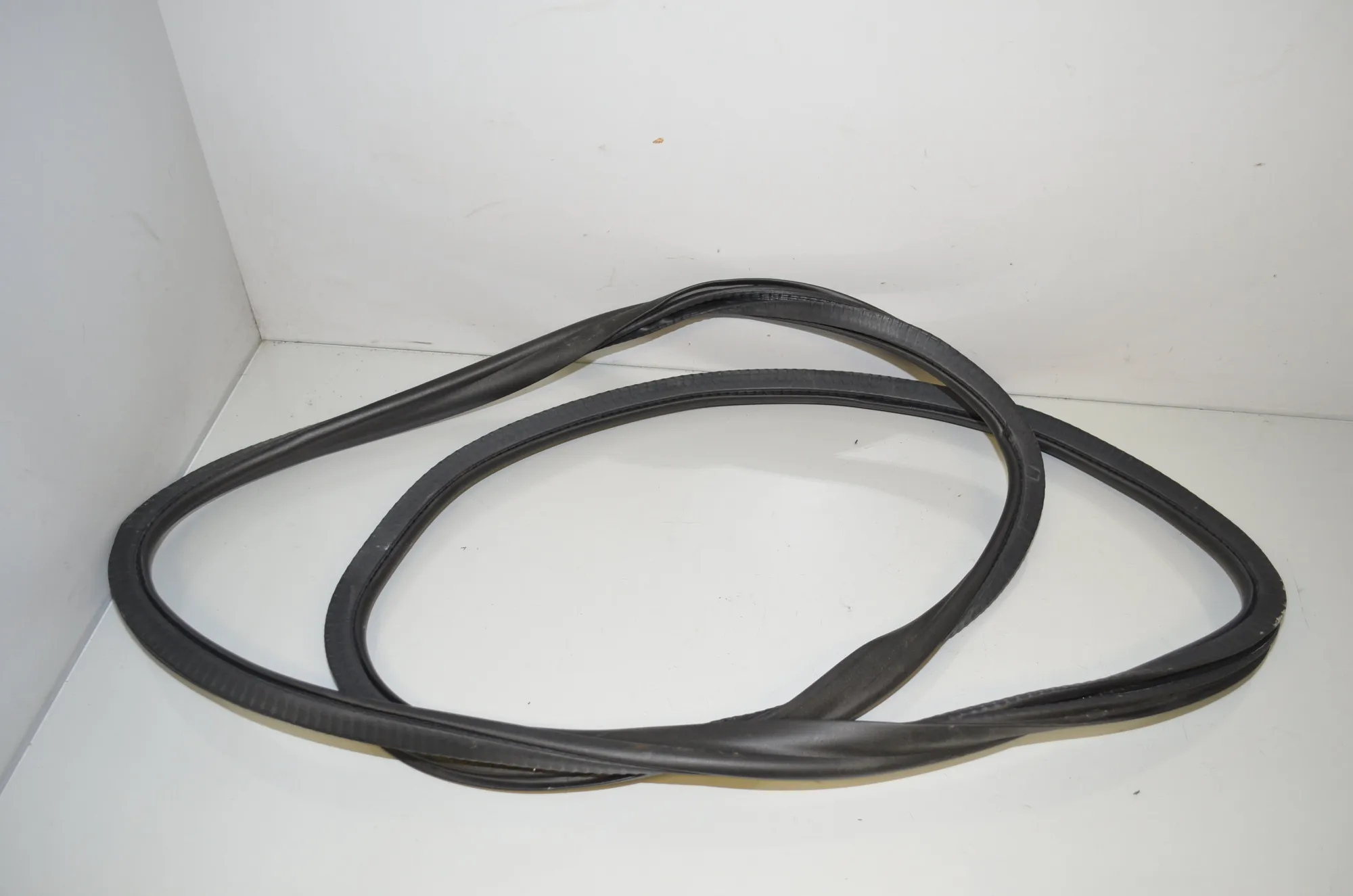 Rear Left Door Seal Rubber – OEM 7468732 · BMW 5 (G30) (2016 - -) M 550 i xDrive 2017 – 4