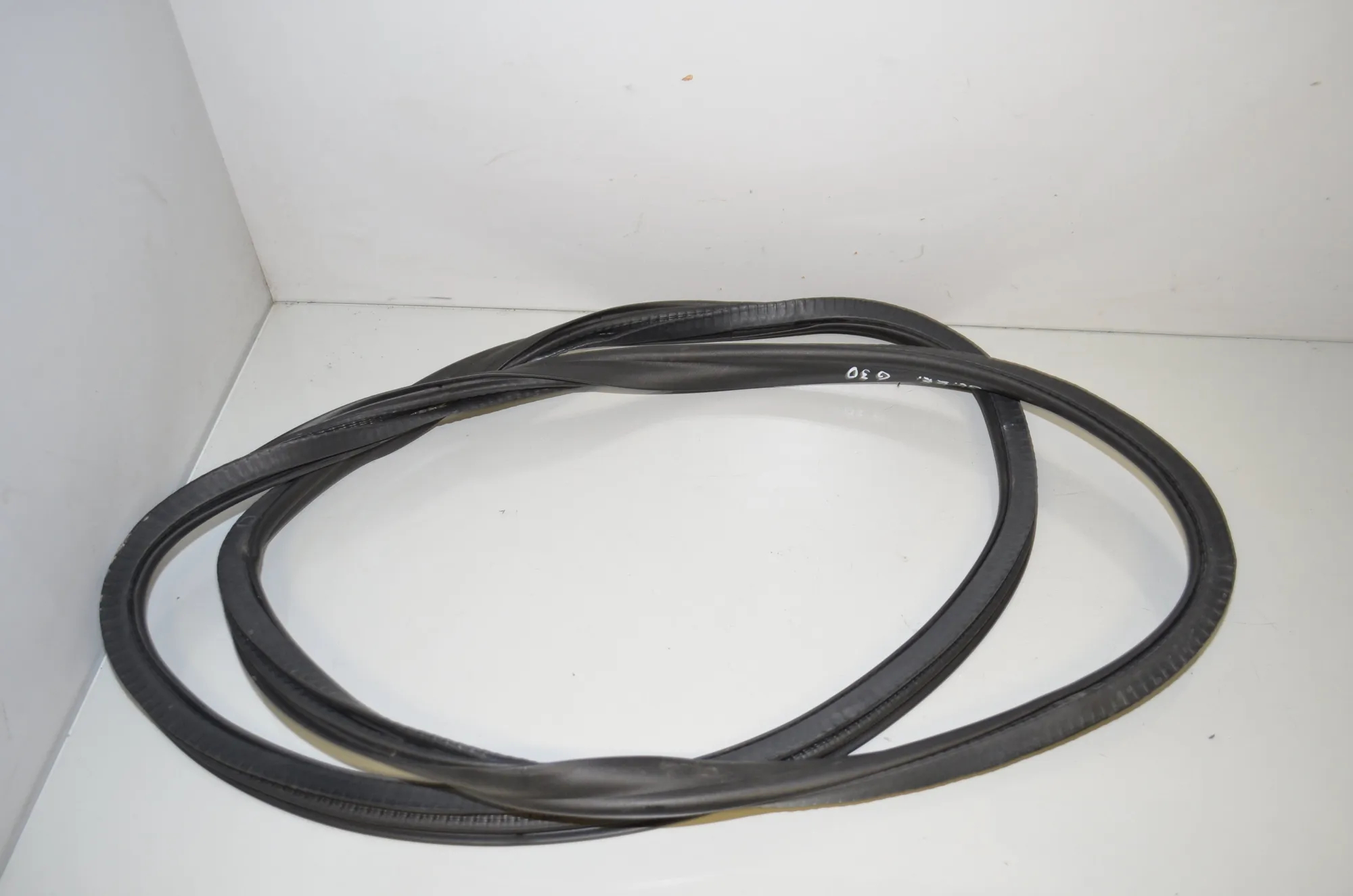 Rear Left Door Seal Rubber – OEM 7468732 · BMW 5 (G30) (2016 - -) M 550 i xDrive 2017 – 3