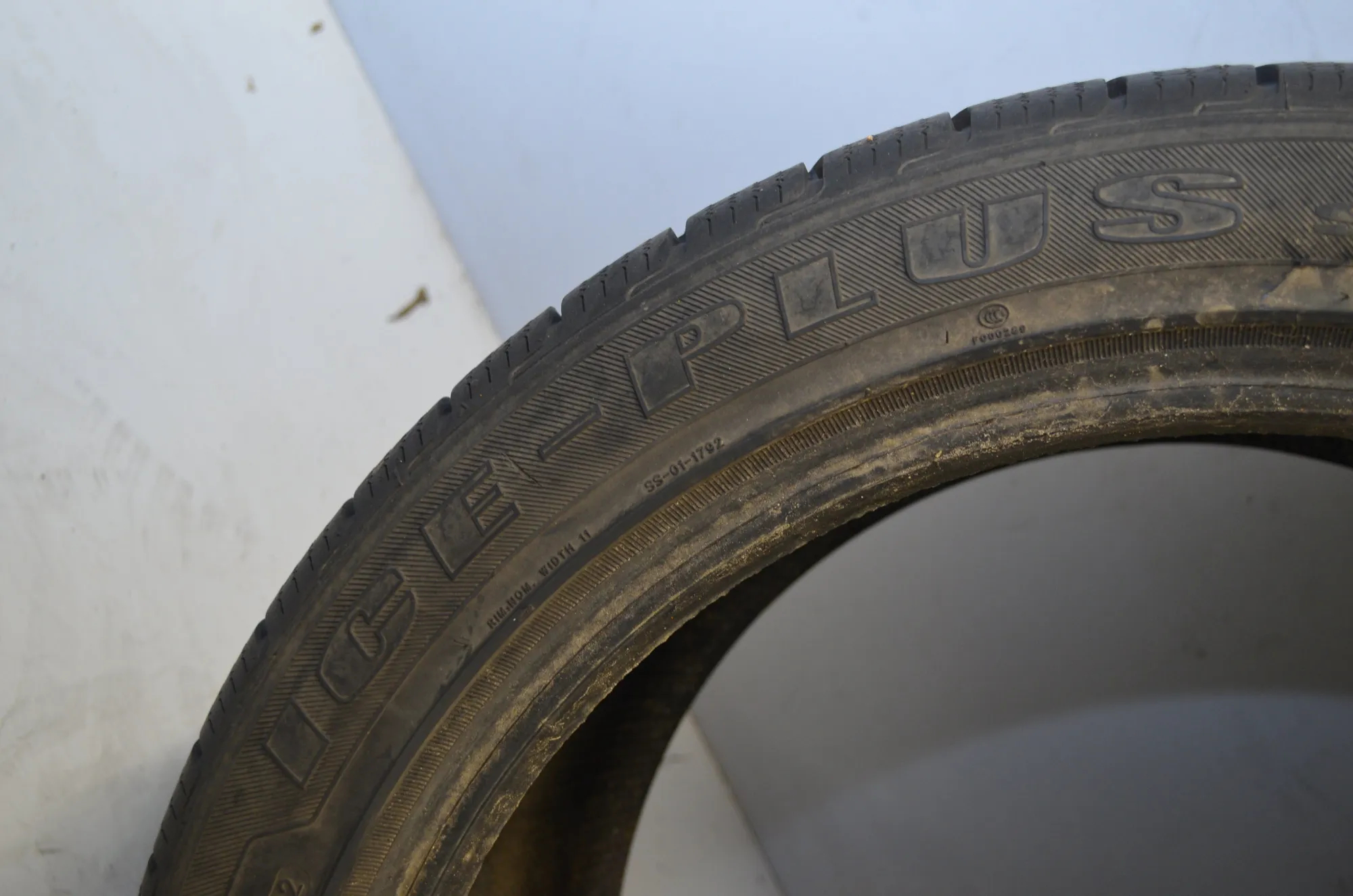 Tire · BMW X5 (E70) BMW X5 (E70) 3.0 d 2008 – 3