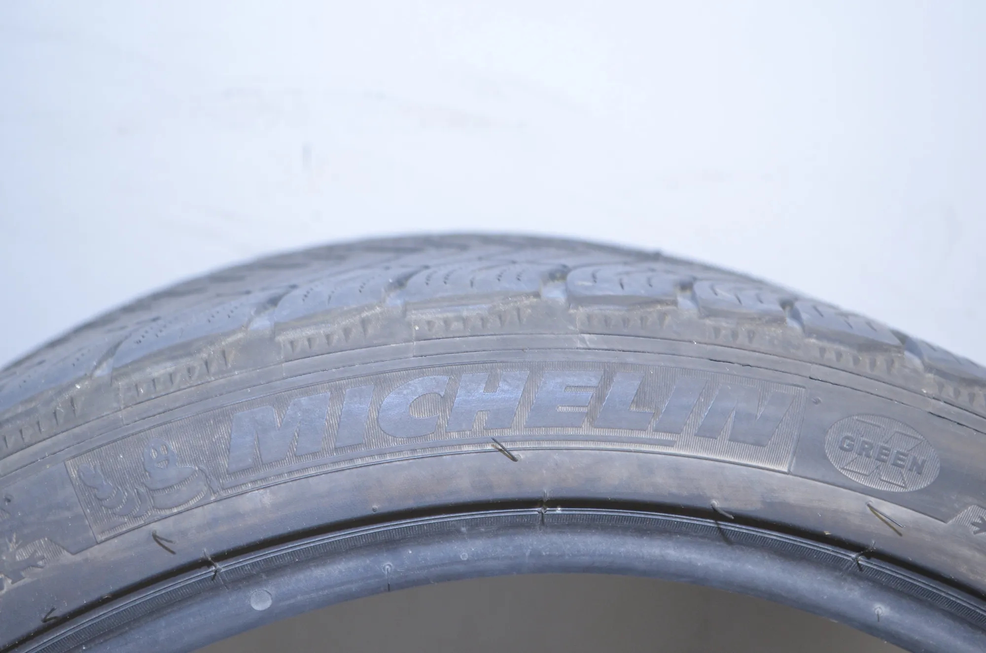 Tire · BMW X6 (E71, E72) BMW X6 (E71, E72) xDrive 30 d 2009 – 3
