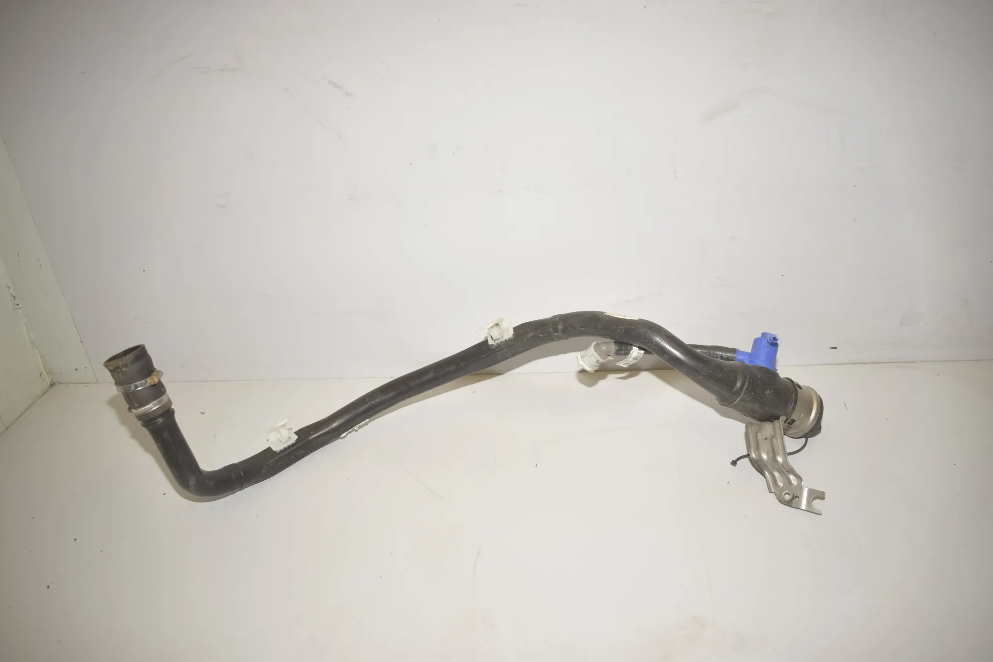 Fuel Tank Pipe – OEM 72711673 · BMW 5 (G30) (2016 - -) M 550 i xDrive 2017 – 2