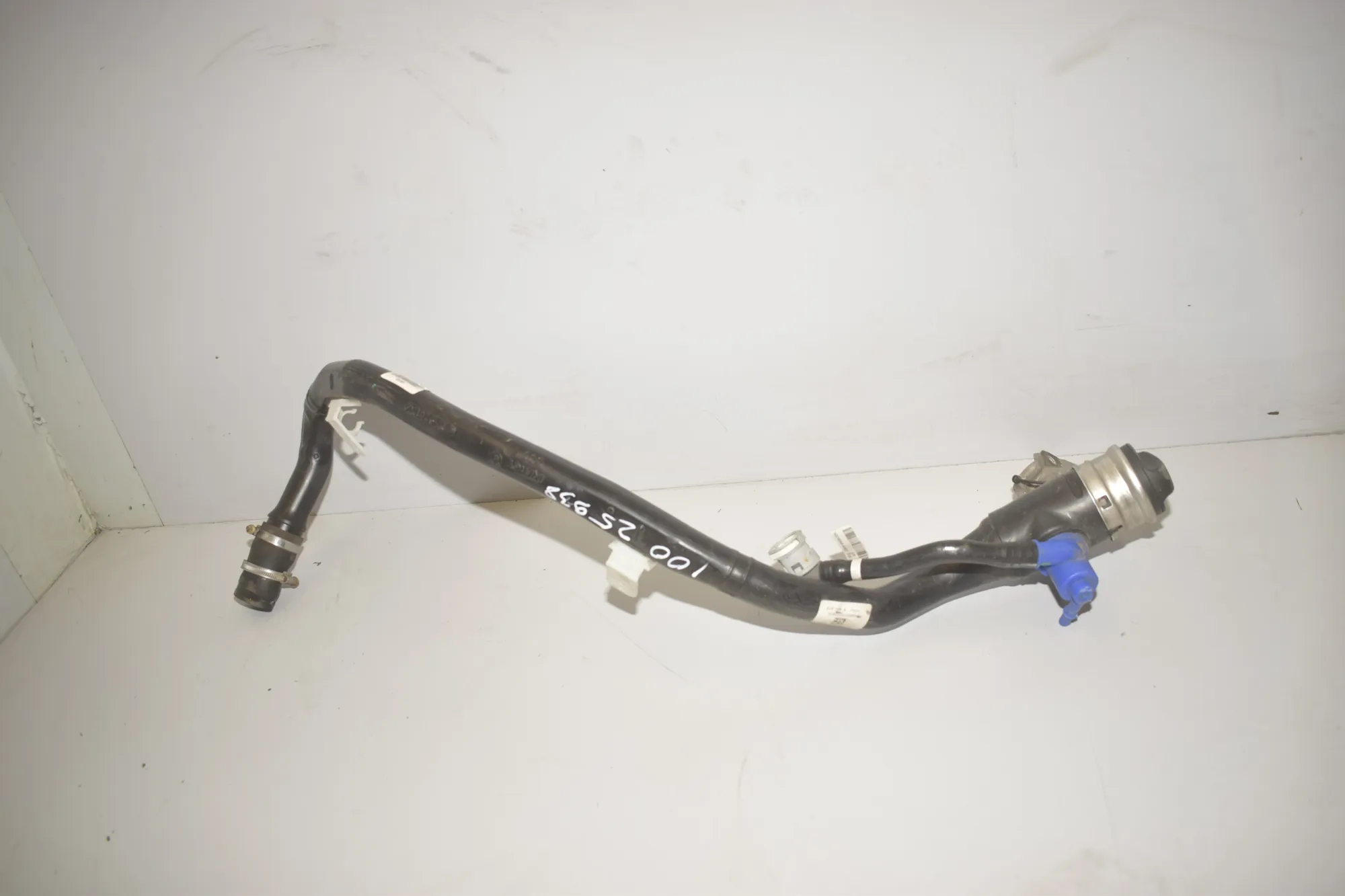 Fuel Tank Pipe – OEM 72711673 · BMW 5 (G30) (2016 - -) M 550 i xDrive 2017