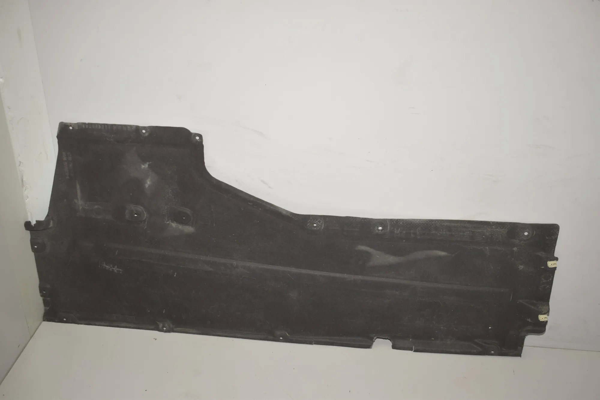 Right Side Underbody Cover – OEM 7351448 · BMW 5 (G30) (2016 - -) M 550 i xDrive 2017