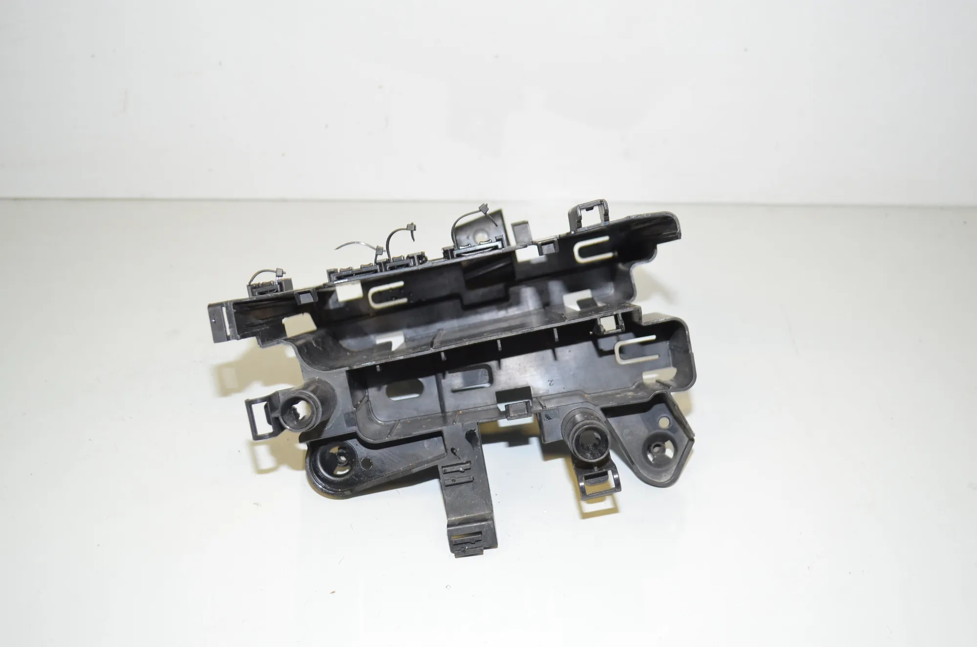 Bracket – OEM 8601609 · BMW 5 (G30) (2016 - -) M 550 i xDrive 2017 – 4