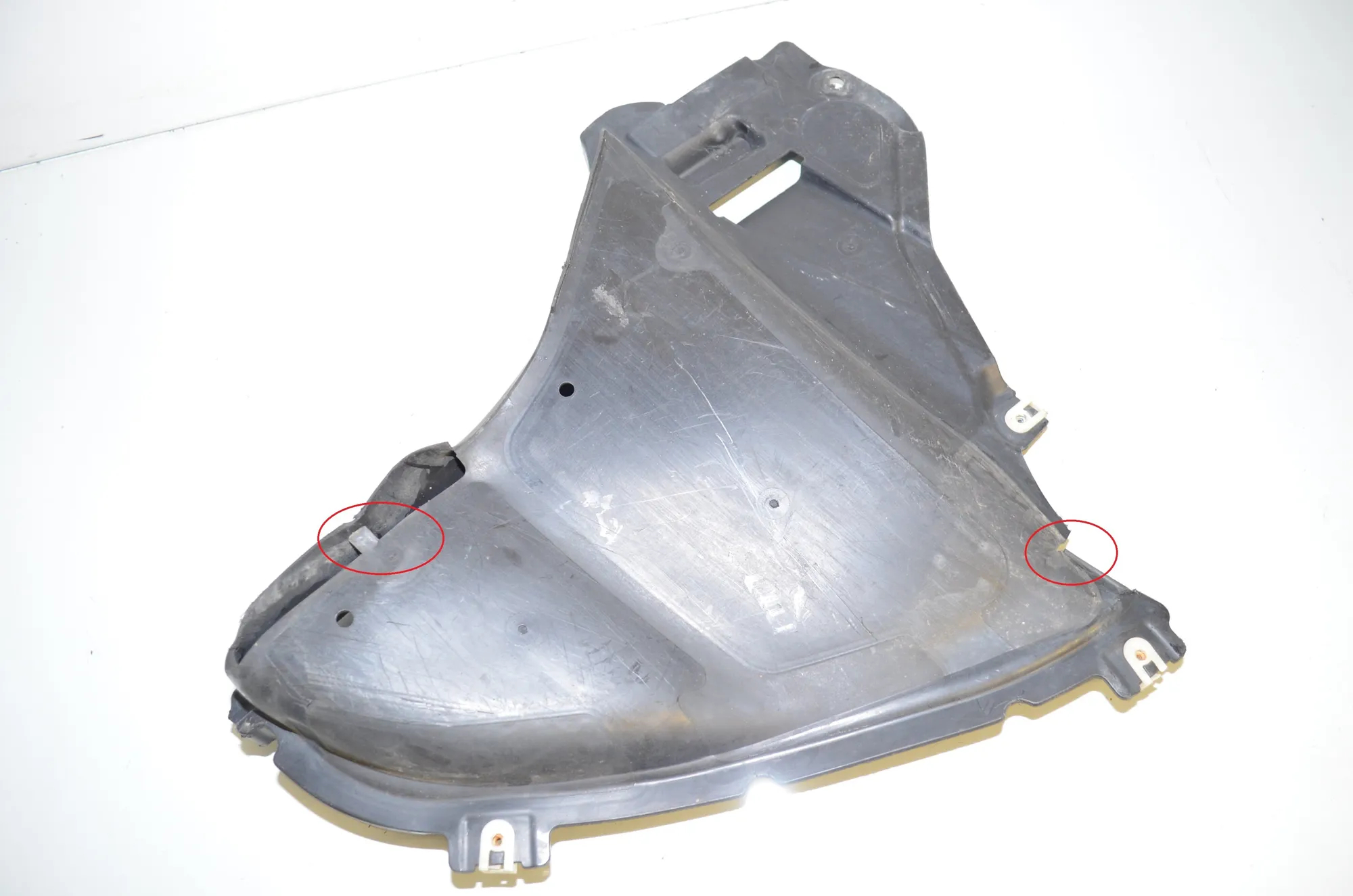 Front Left Arch Liner Front Part – OEM 8082211 · BMW 5 (G30) (2016 - -) M 550 i xDrive 2017 – 5