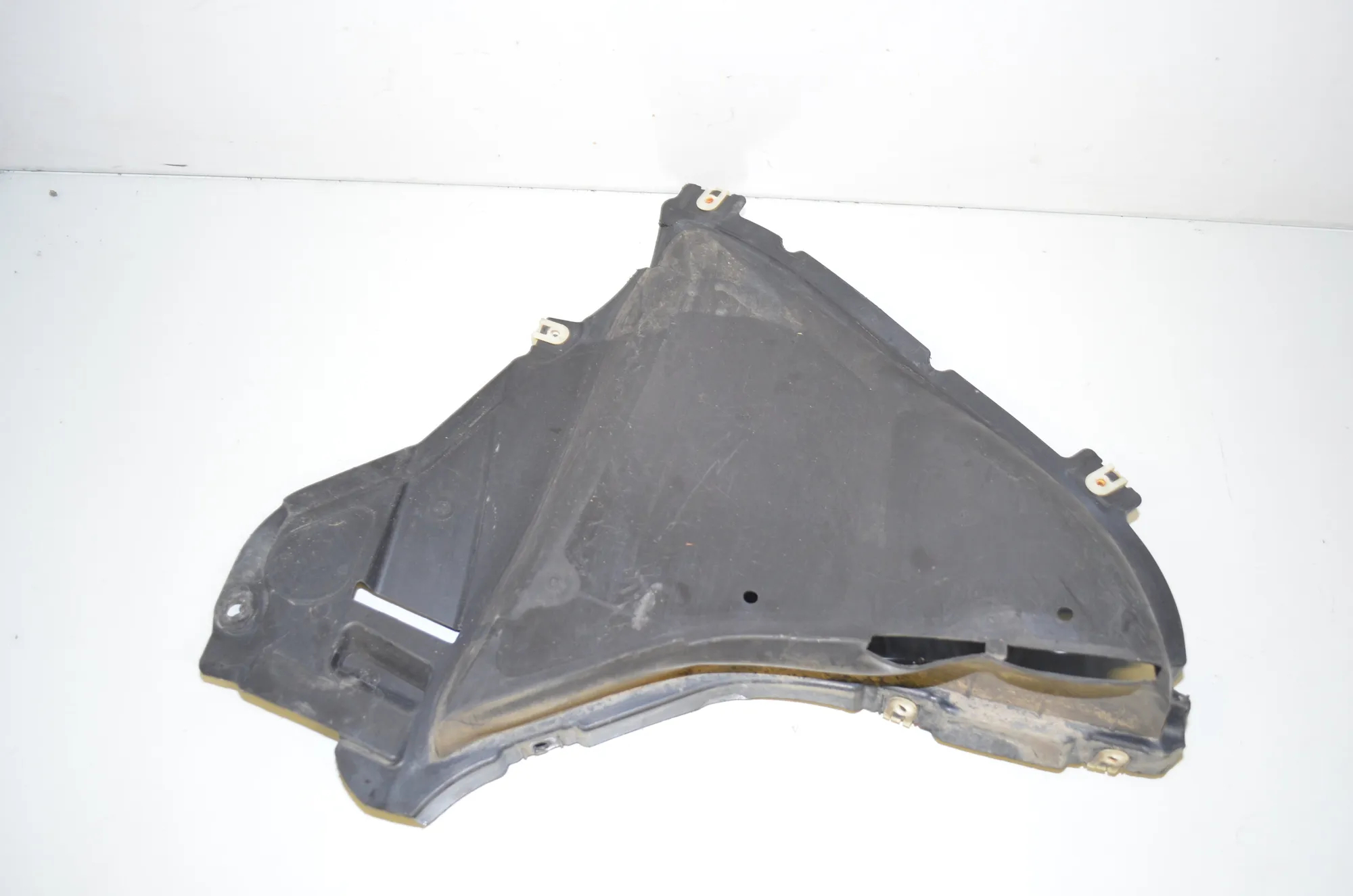 Front Left Arch Liner Front Part – OEM 8082211 · BMW 5 (G30) (2016 - -) M 550 i xDrive 2017