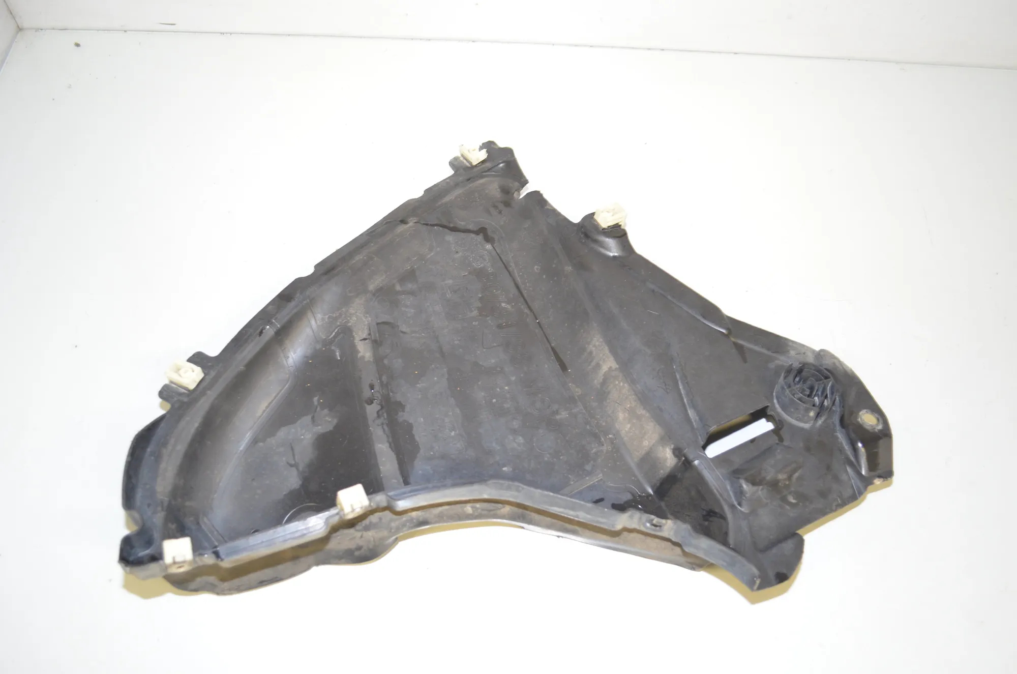Front Left Arch Liner Front Part – OEM 8082211 · BMW 5 (G30) (2016 - -) M 550 i xDrive 2017 – 4