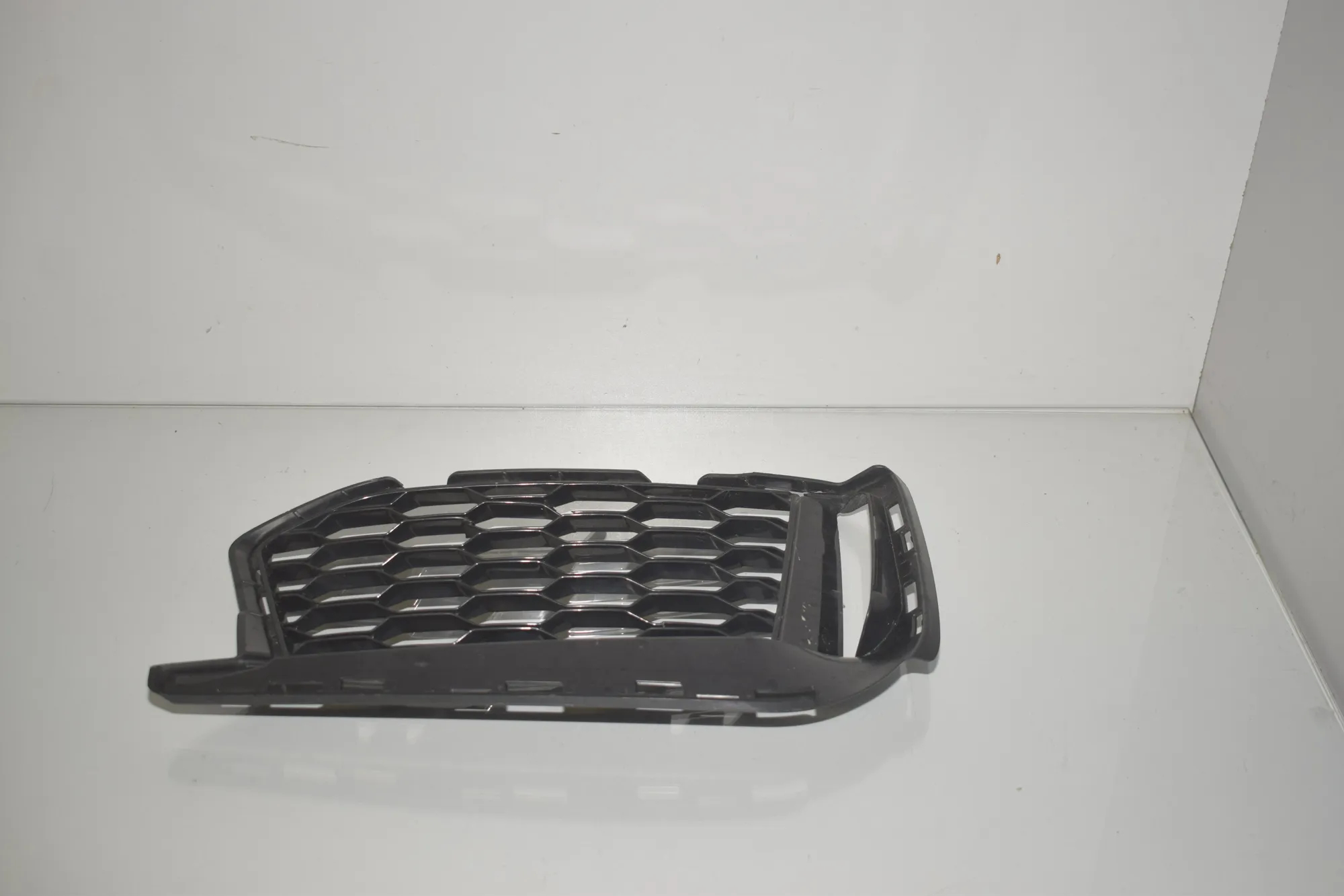 Grilles – OEM 8063422 · BMW 5 (G30) (2016 - -) M 550 i xDrive 2017