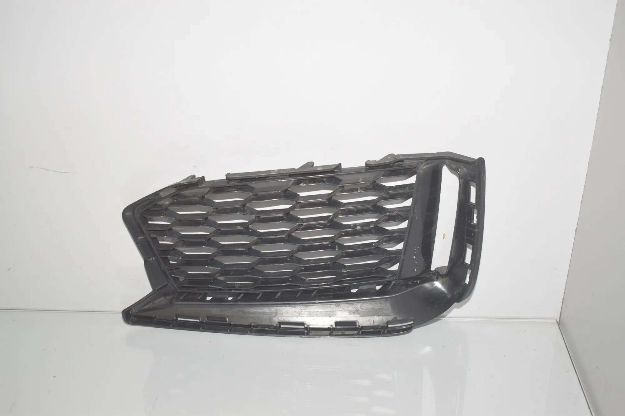 Grilles – OEM 8063422 · BMW 5 (G30) (2016 - -) M 550 i xDrive 2017 – 2