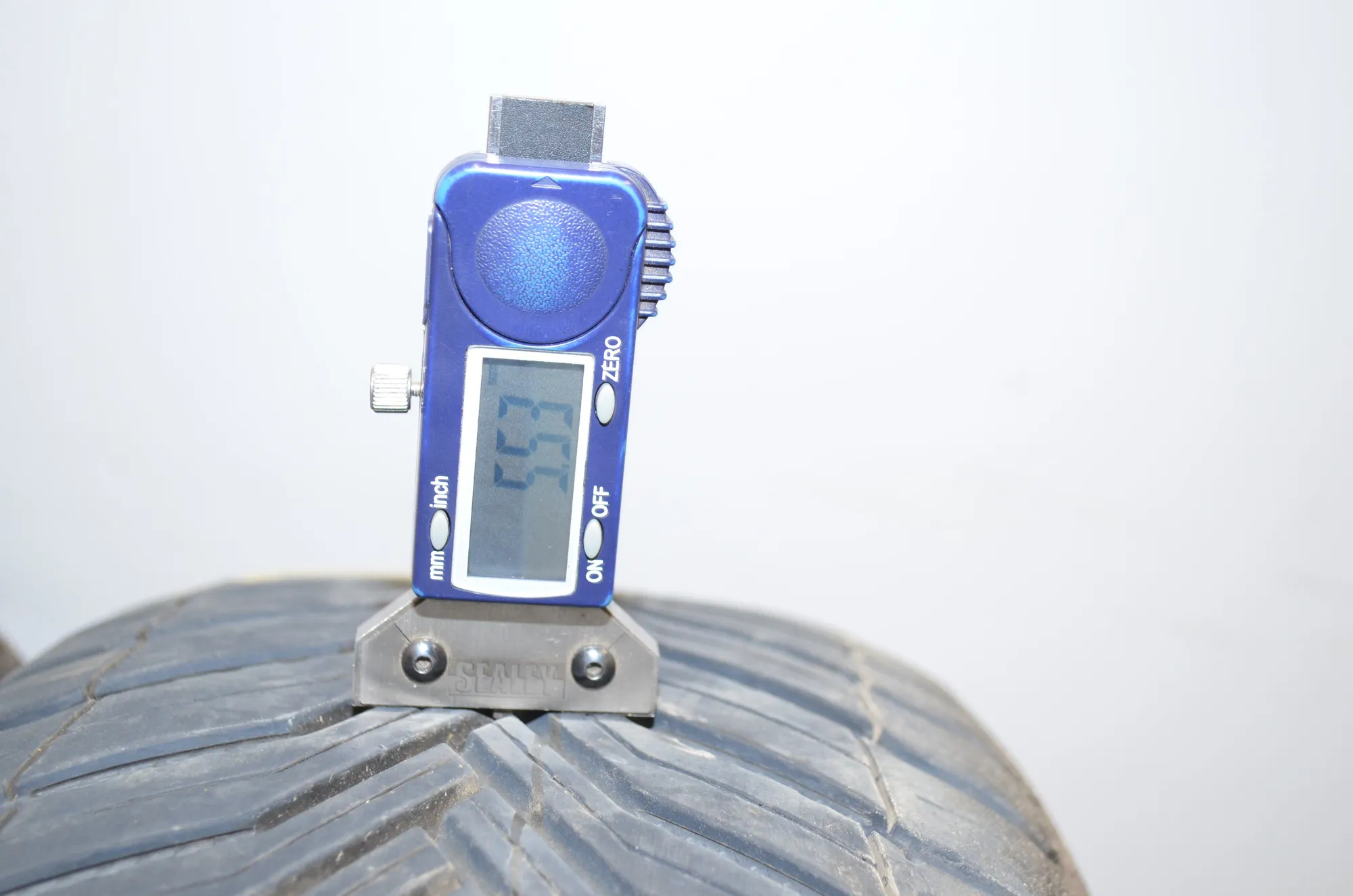 Tire · BMW 5 (F10) BMW 5 (F10) 520 d 2012 – 9