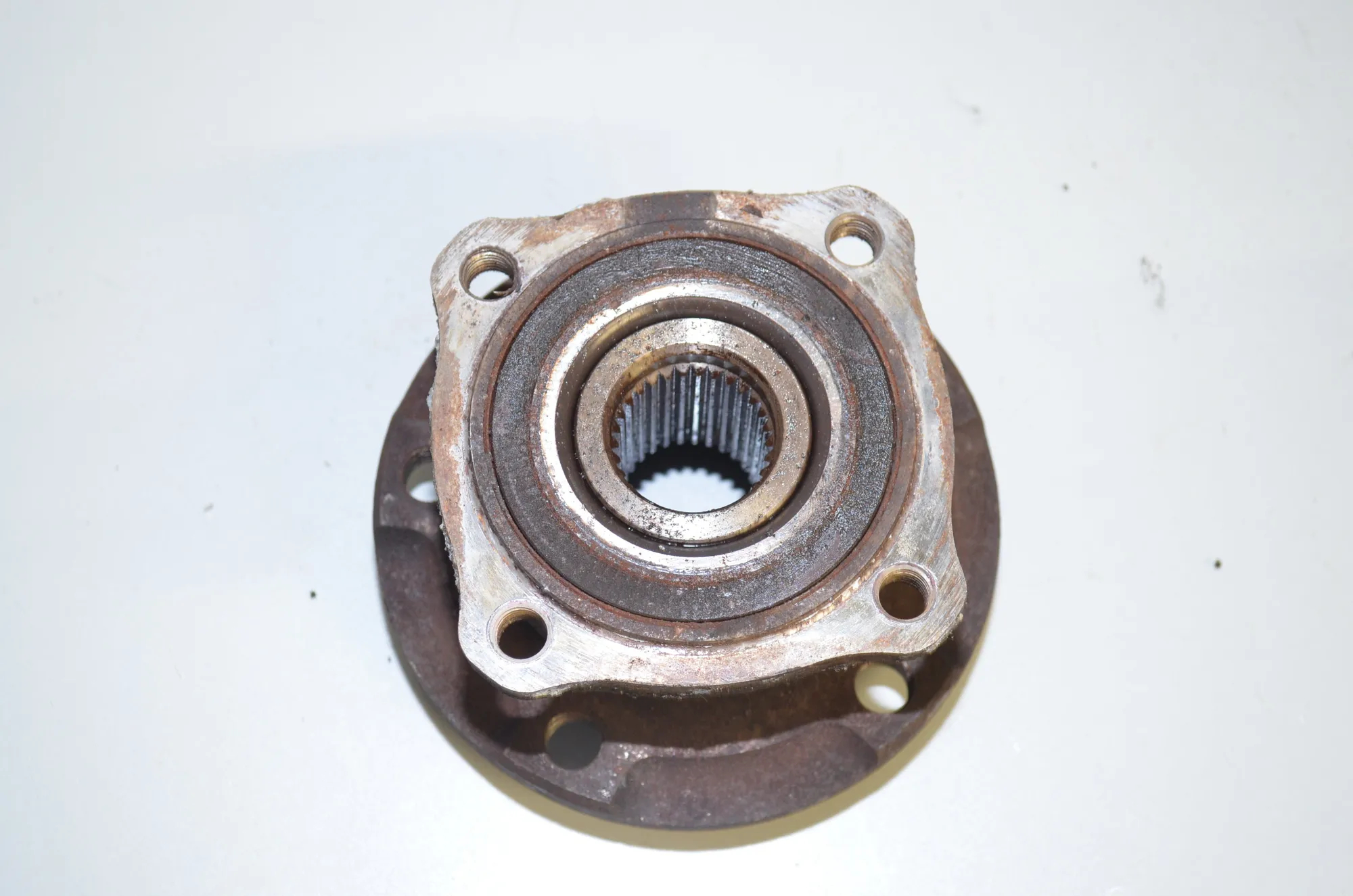 Rear Left Wheel Bearing – OEM 6867806 · BMW 7 (F01, F02) 730 d 2011 – 4