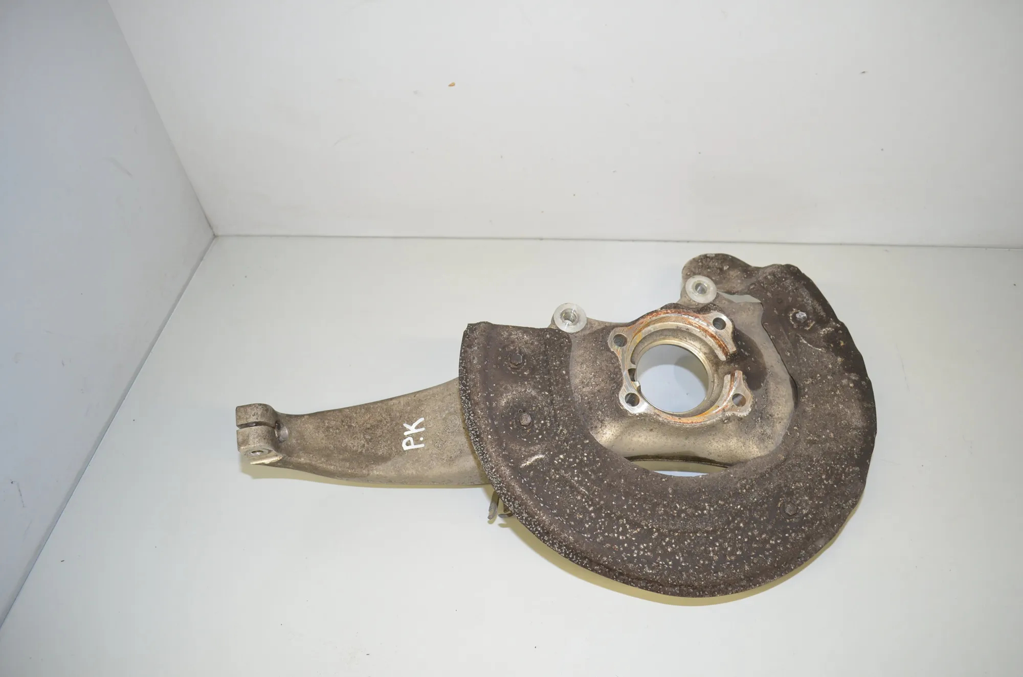 Front Left Wheel Hub – OEM 6884385 · BMW 5 (G30) (2016 - -) M 550 i xDrive 2017 – 2