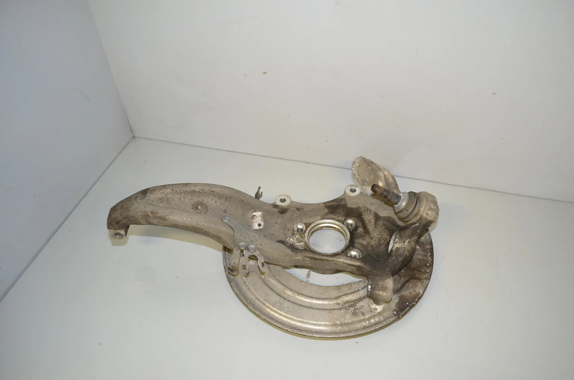 Front Right Wheel Hub – OEM 6884386 · BMW 5 (G30) (2016 - -) M 550 i xDrive 2017 – 4