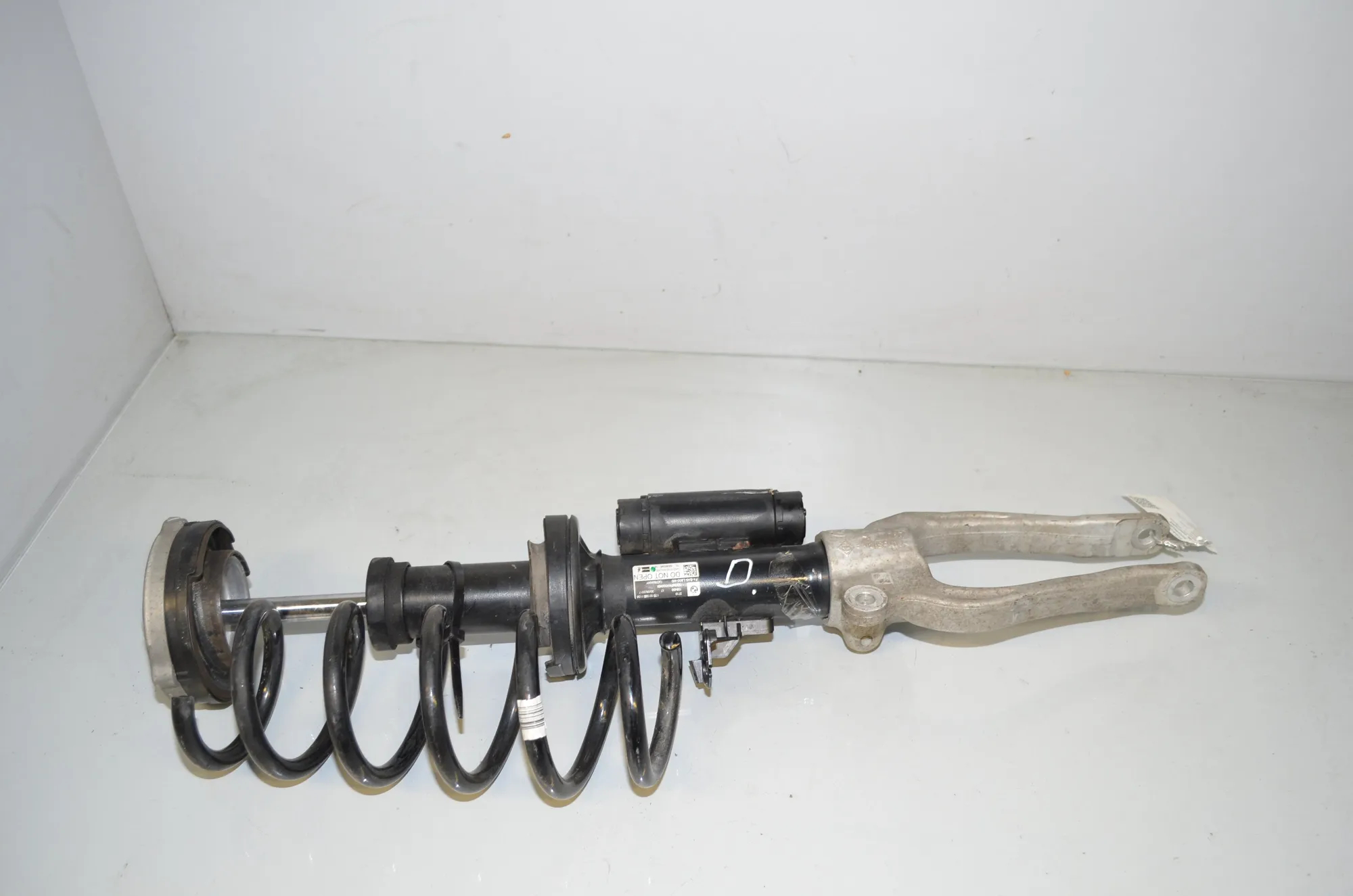 Front Right Shock Absorber – OEM 6866396 · BMW 5 (G30) (2016 - -) M 550 i xDrive 2017