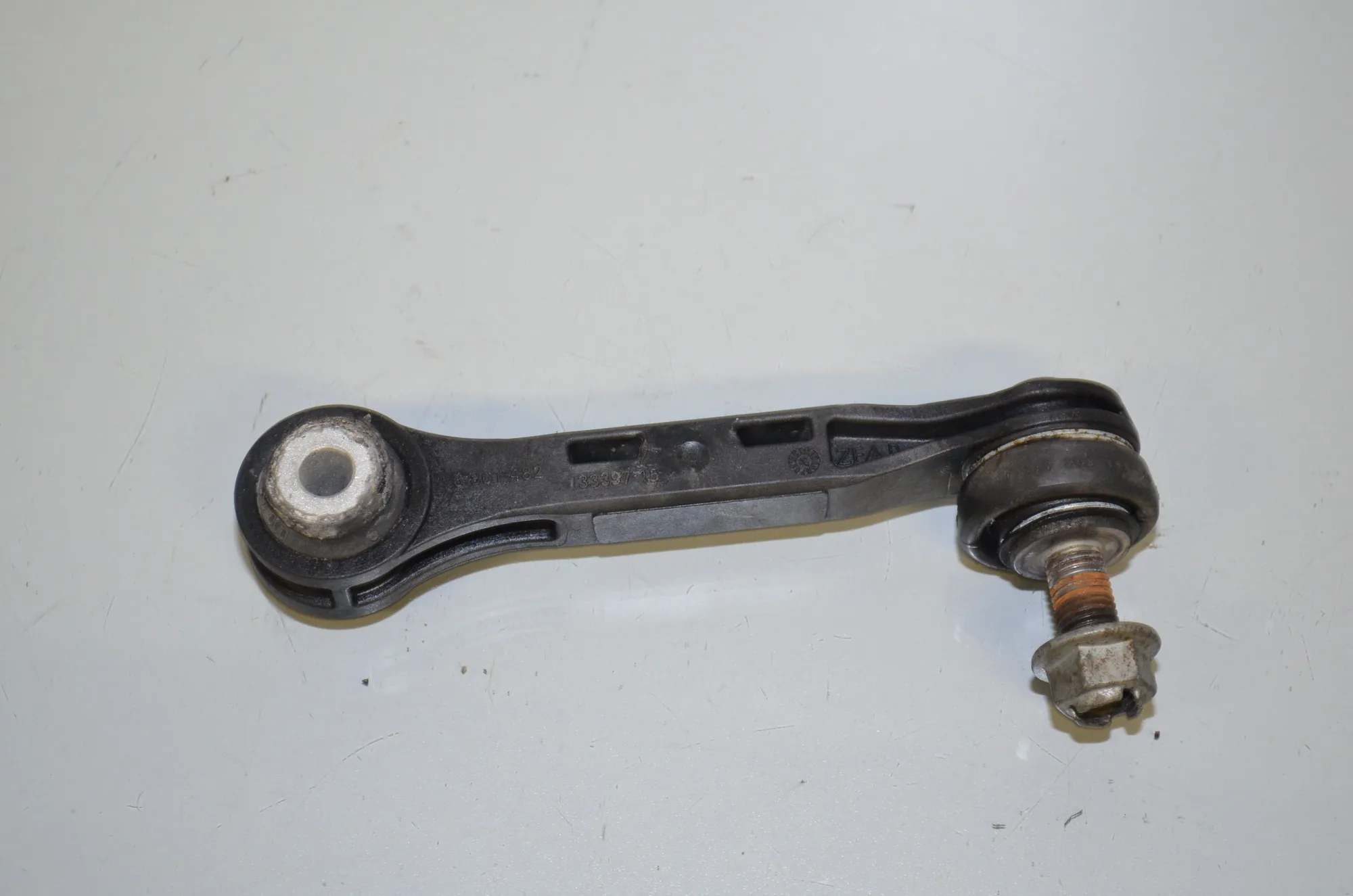 Rear Left Stabilizer Link – OEM 6861482 · BMW 5 (G30) (2016 - -) M 550 i xDrive 2017 – 2