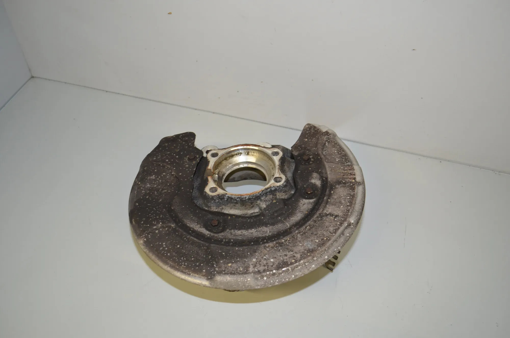 Rear Left Wheel Hub Spindle – OEM 6866337 · BMW 5 (G30) (2016 - -) M 550 i xDrive 2017 – 2
