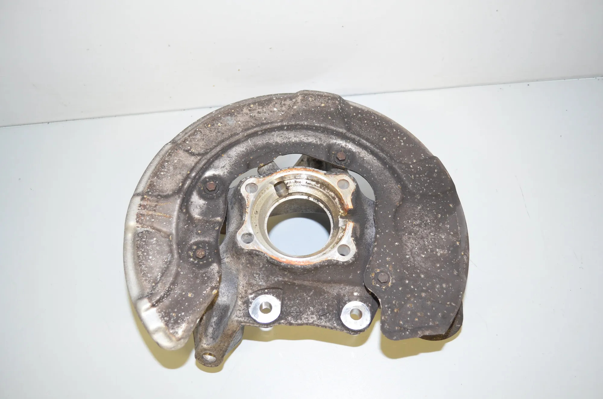Rear Left Wheel Hub Spindle – OEM 6866337 · BMW 5 (G30) (2016 - -) M 550 i xDrive 2017