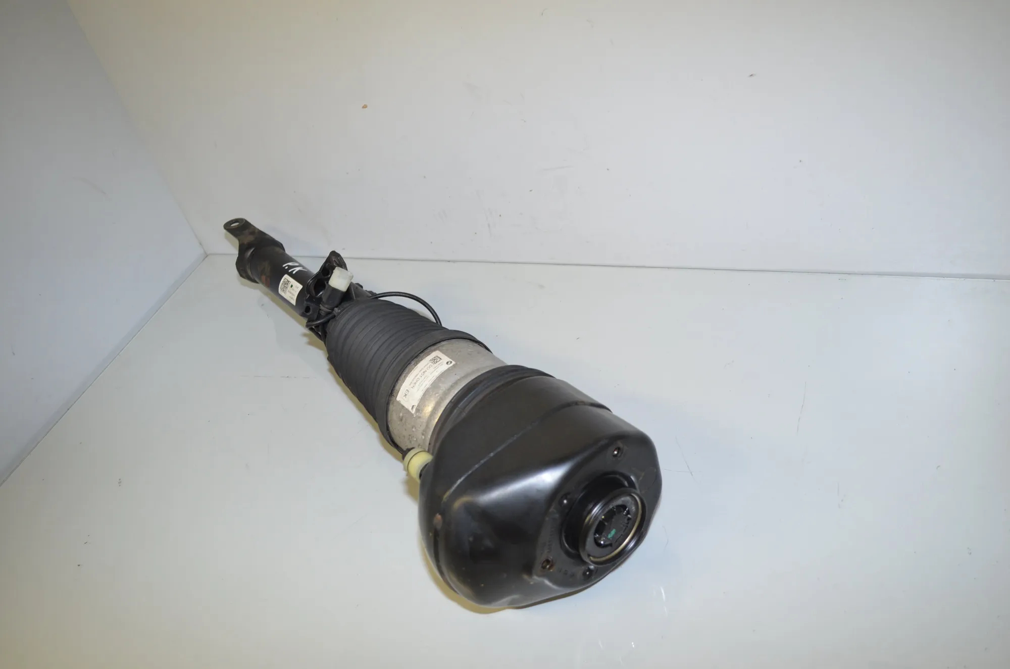 Front Left Shock Absorber – OEM 7915969 · BMW 7 (G11, G12) 730 d 2016 – 3