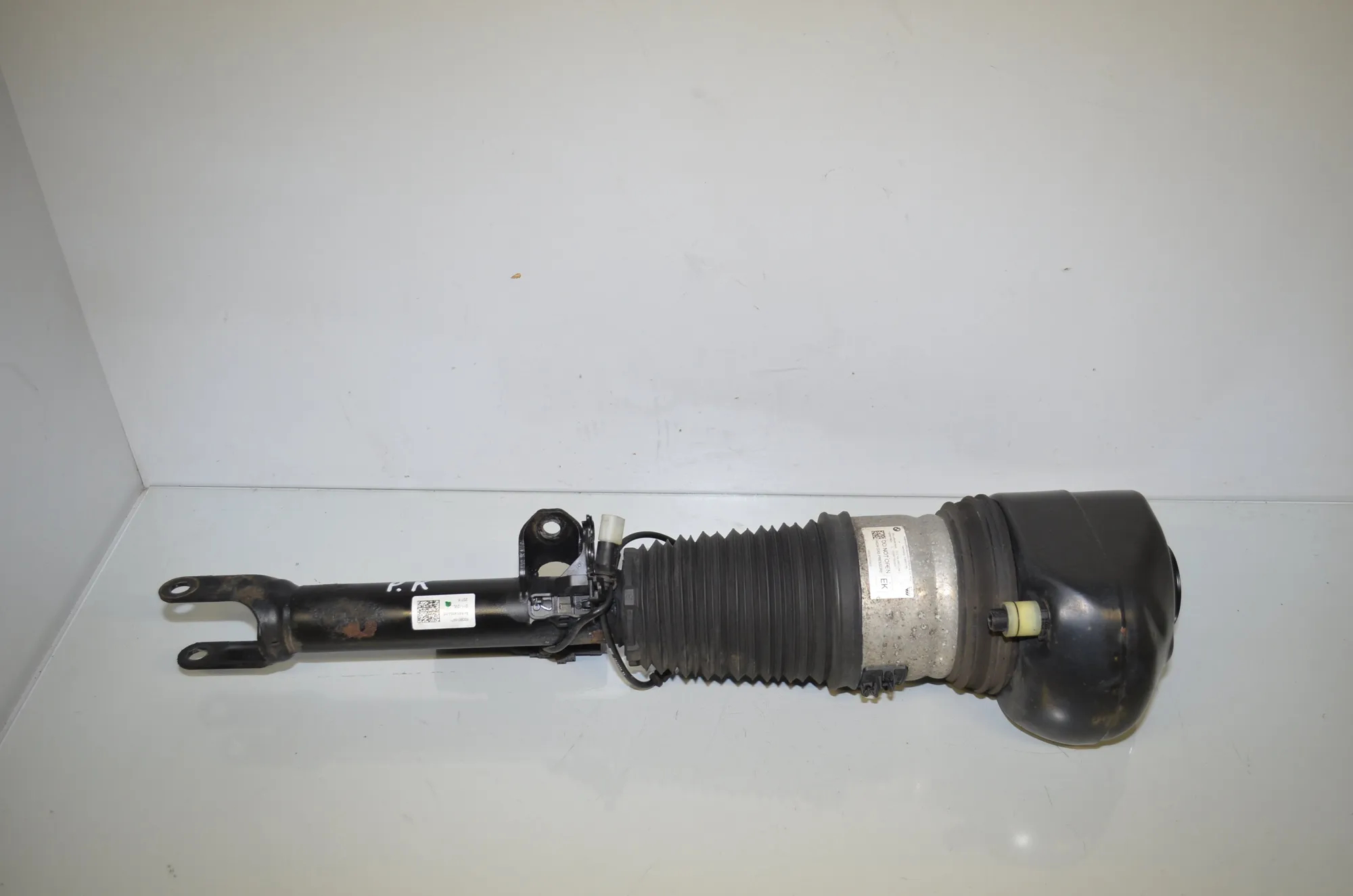 Front Left Shock Absorber – OEM 7915969 · BMW 7 (G11, G12) 730 d 2016 – 2