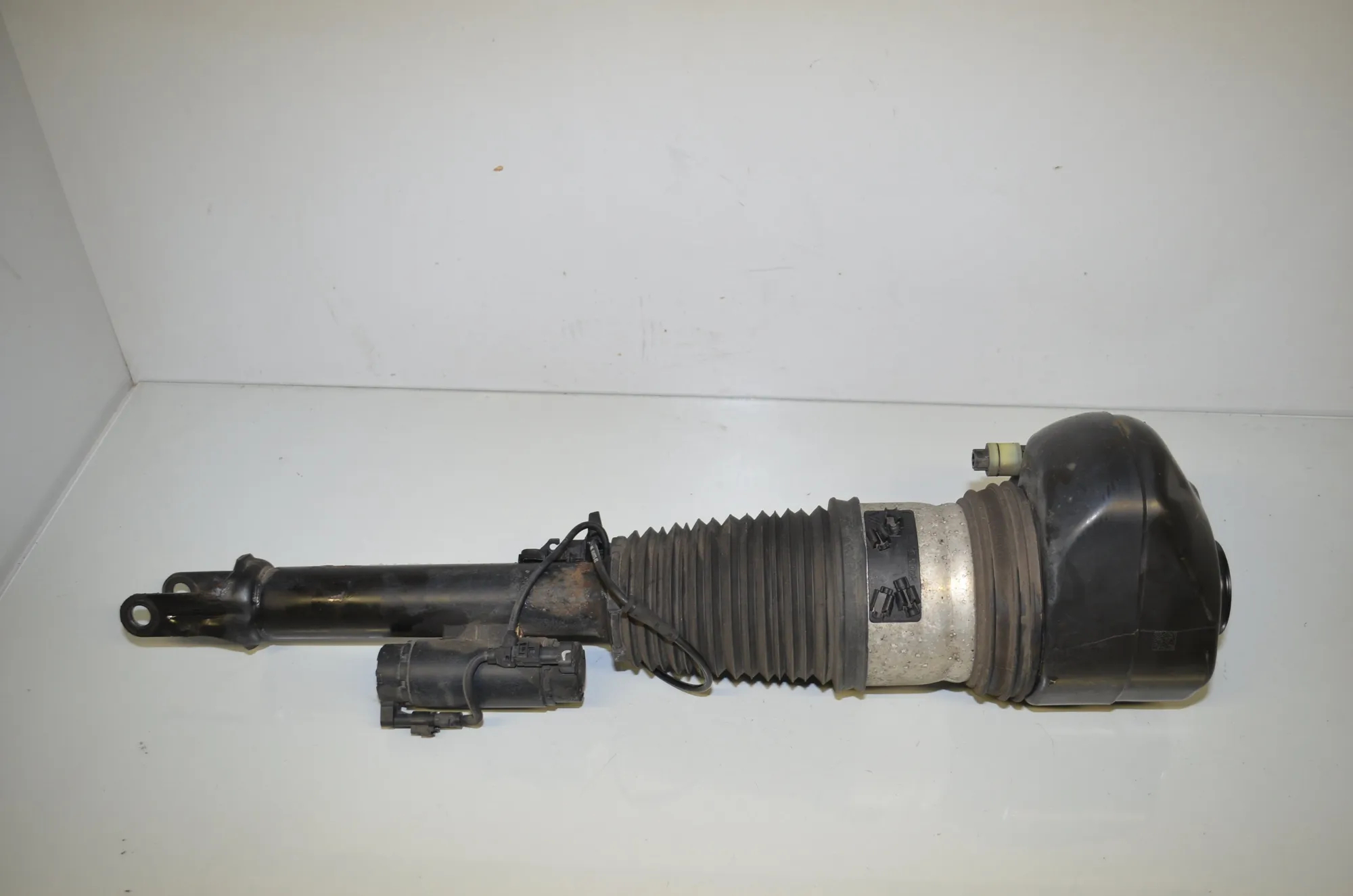 Front Left Shock Absorber – OEM 7915969 · BMW 7 (G11, G12) 730 d 2016 – 4